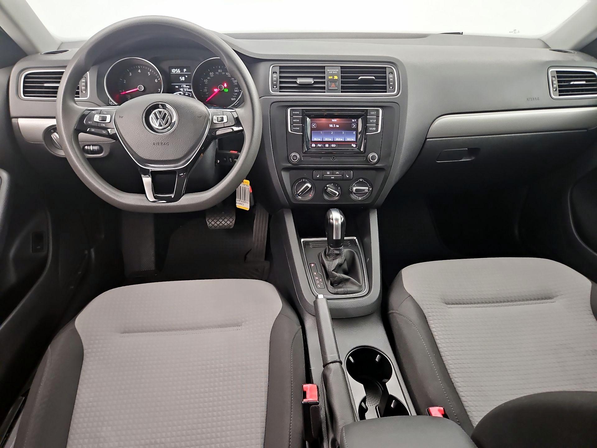 Thumbnail: 2017 Volkswagen Jetta - 9