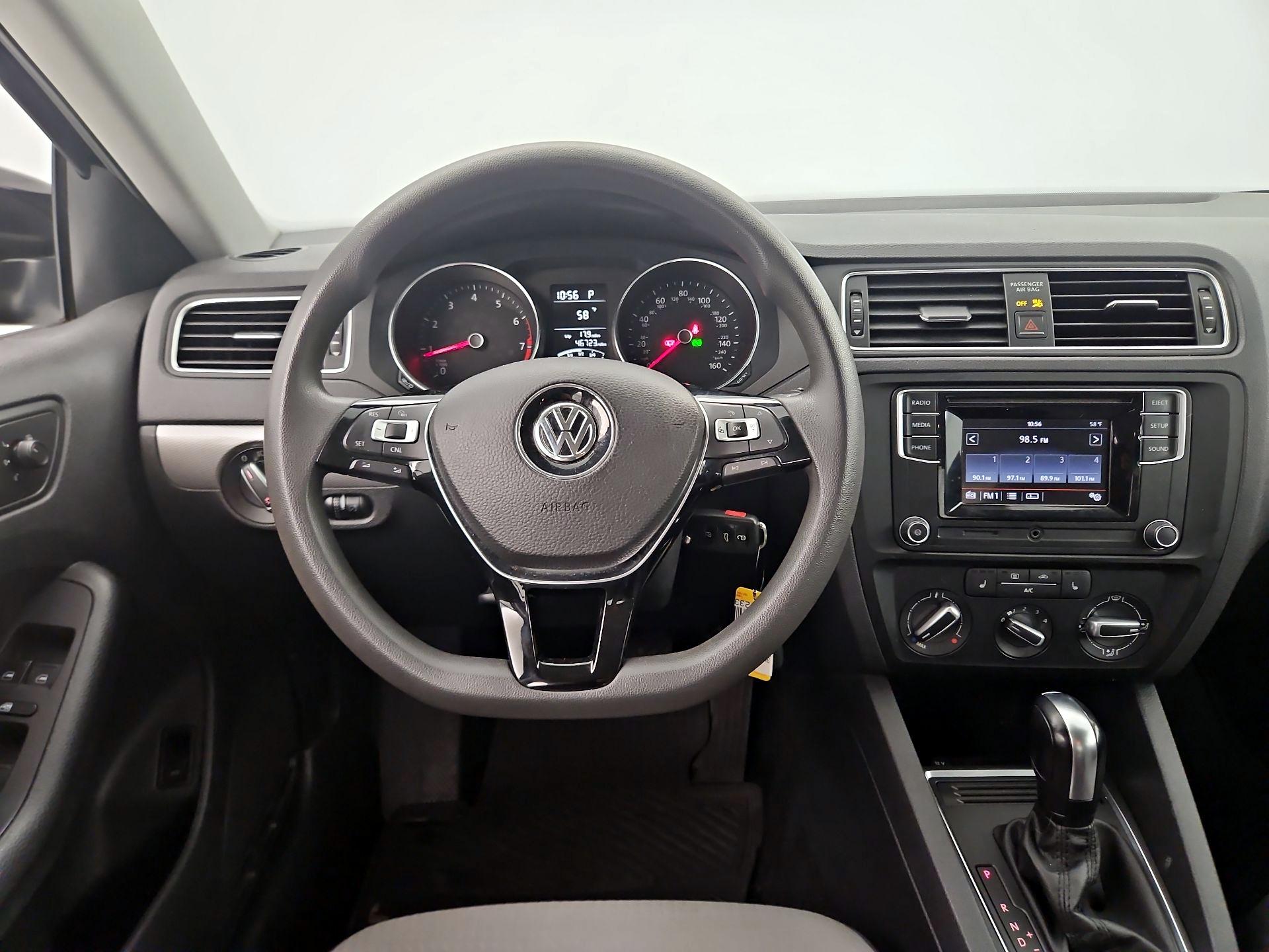 Thumbnail: 2017 Volkswagen Jetta - 10