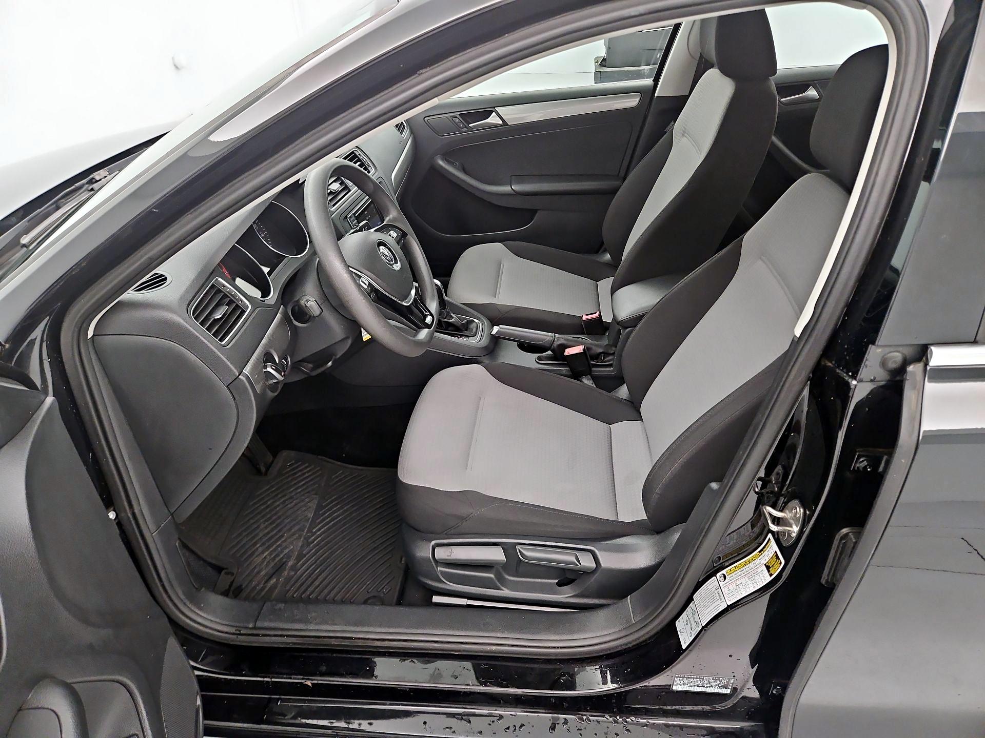 Thumbnail: 2017 Volkswagen Jetta - 11