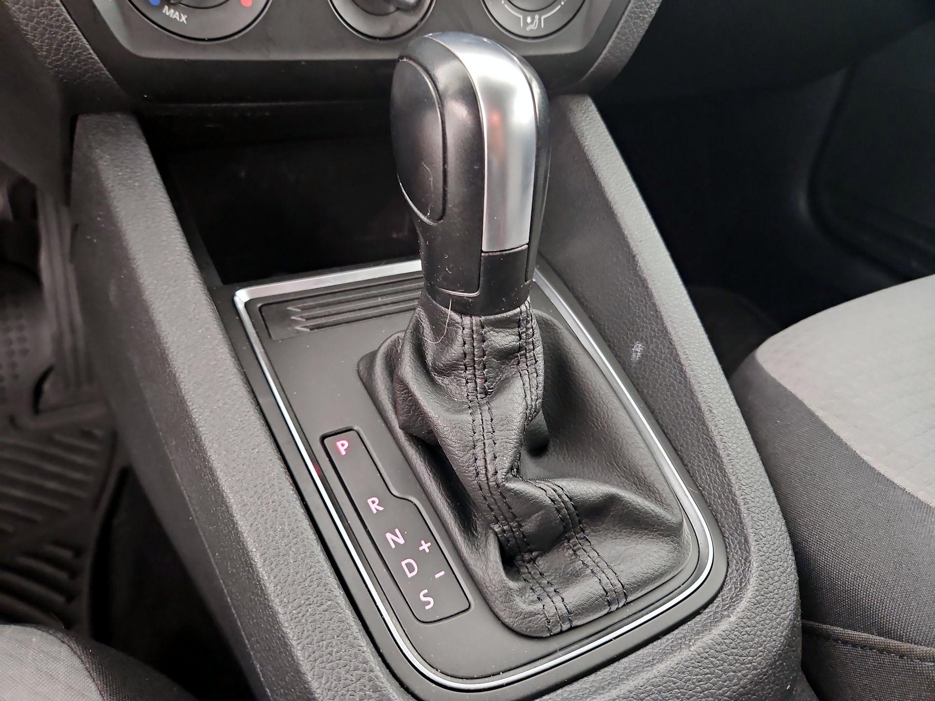 Thumbnail: 2017 Volkswagen Jetta - 17