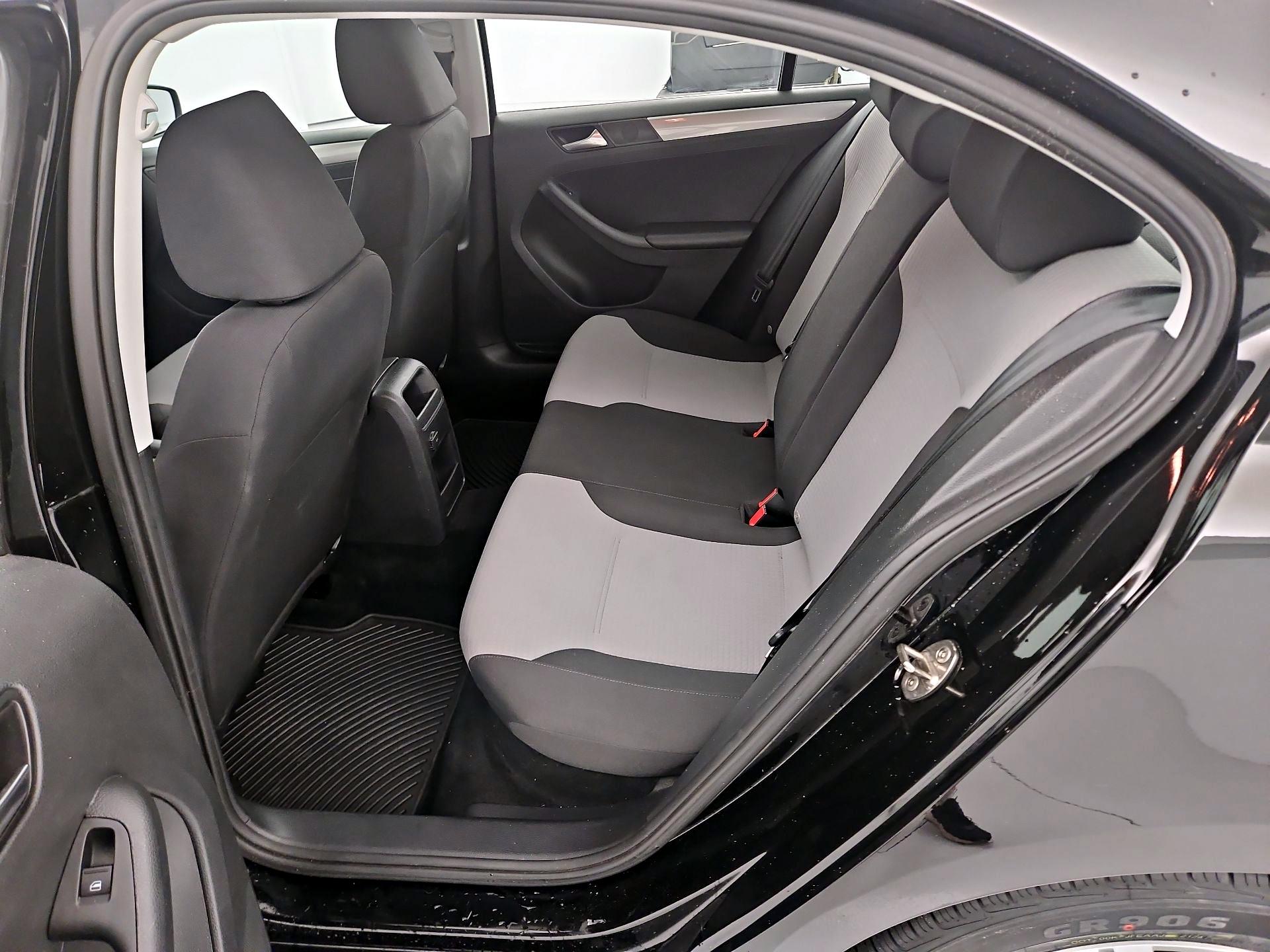 Thumbnail: 2017 Volkswagen Jetta - 18