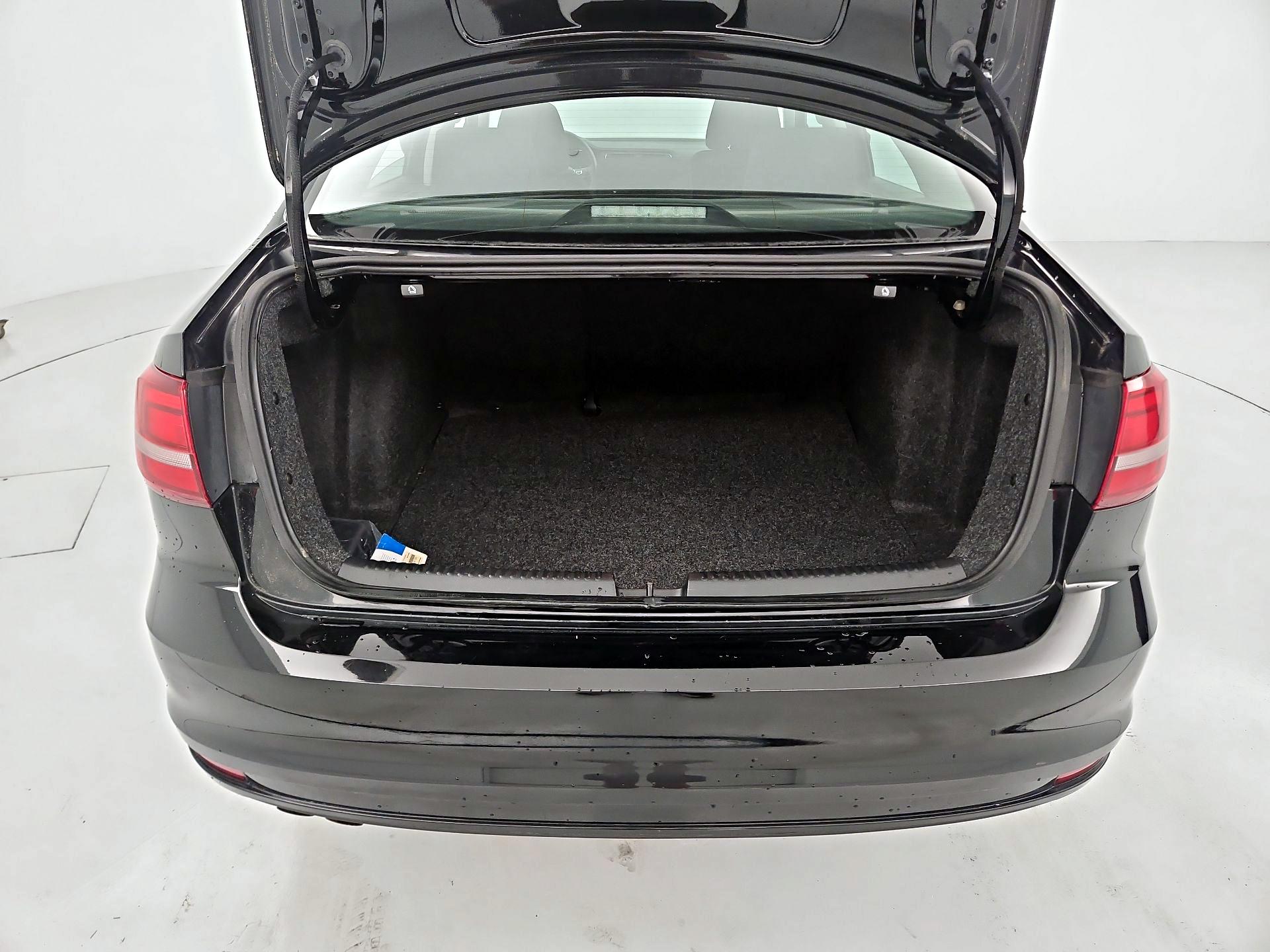 Thumbnail: 2017 Volkswagen Jetta - 19