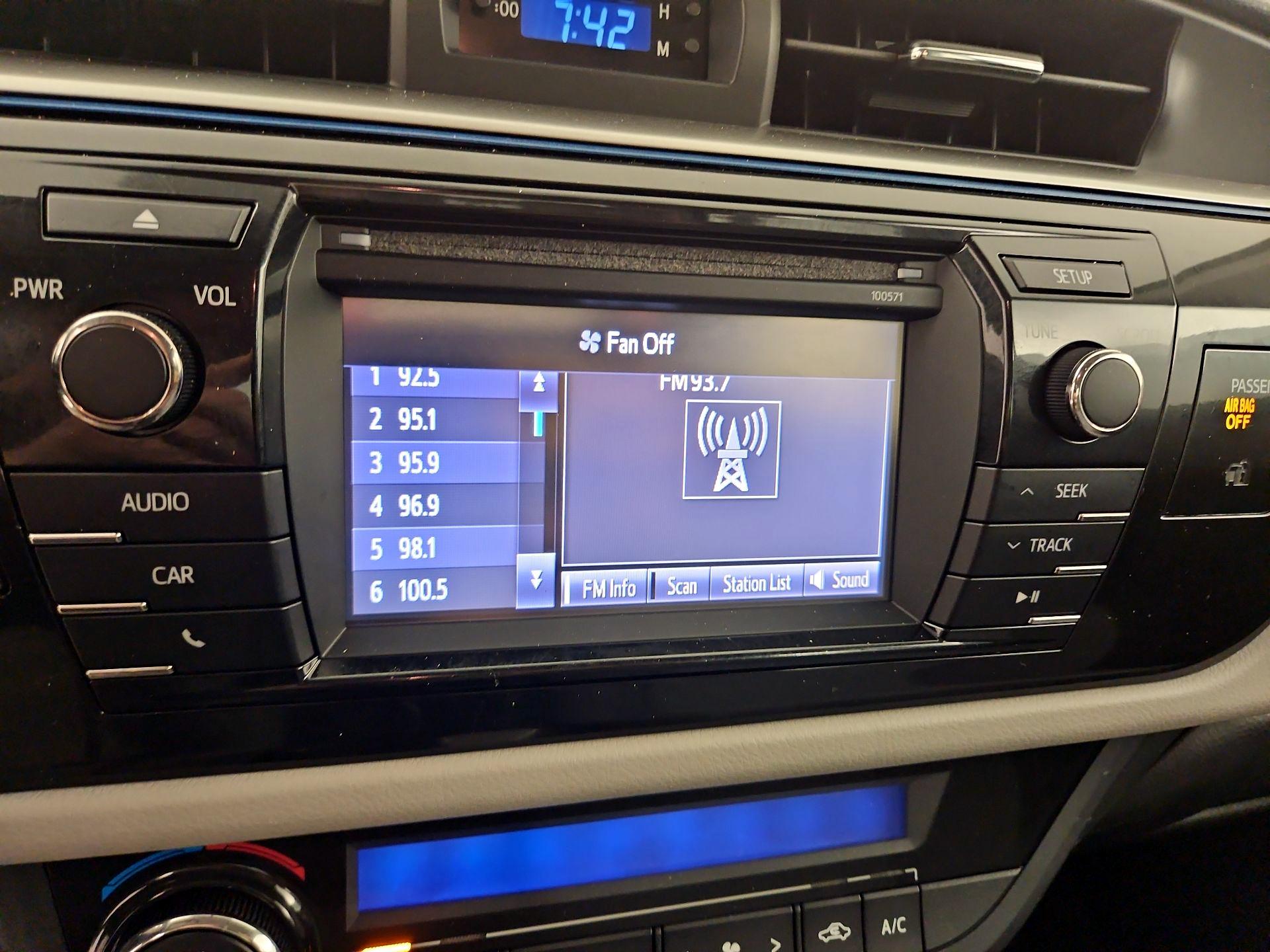 Thumbnail: 2016 Toyota Corolla - 15