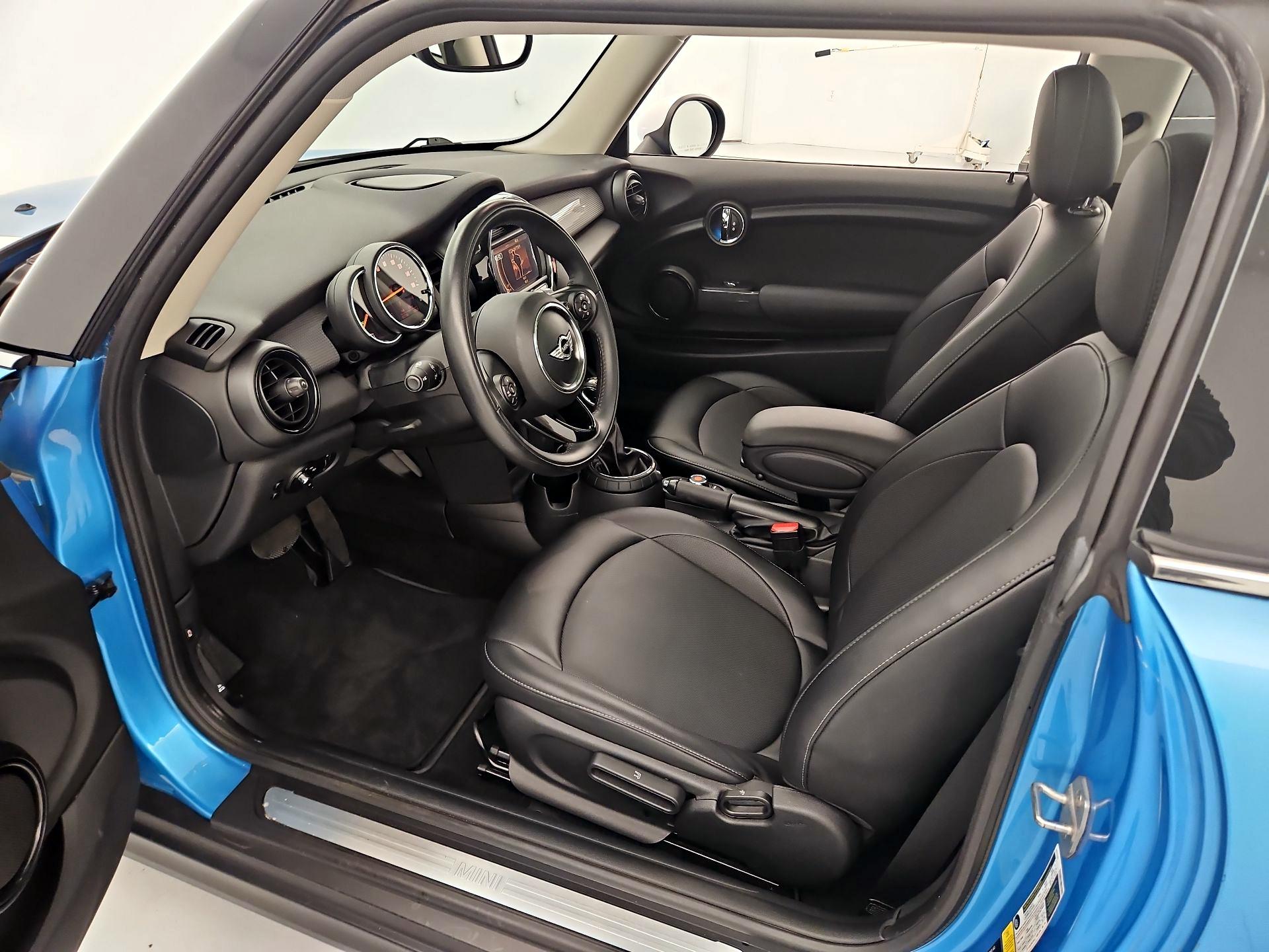 Thumbnail: 2016 MINI Cooper Hardtop - 11