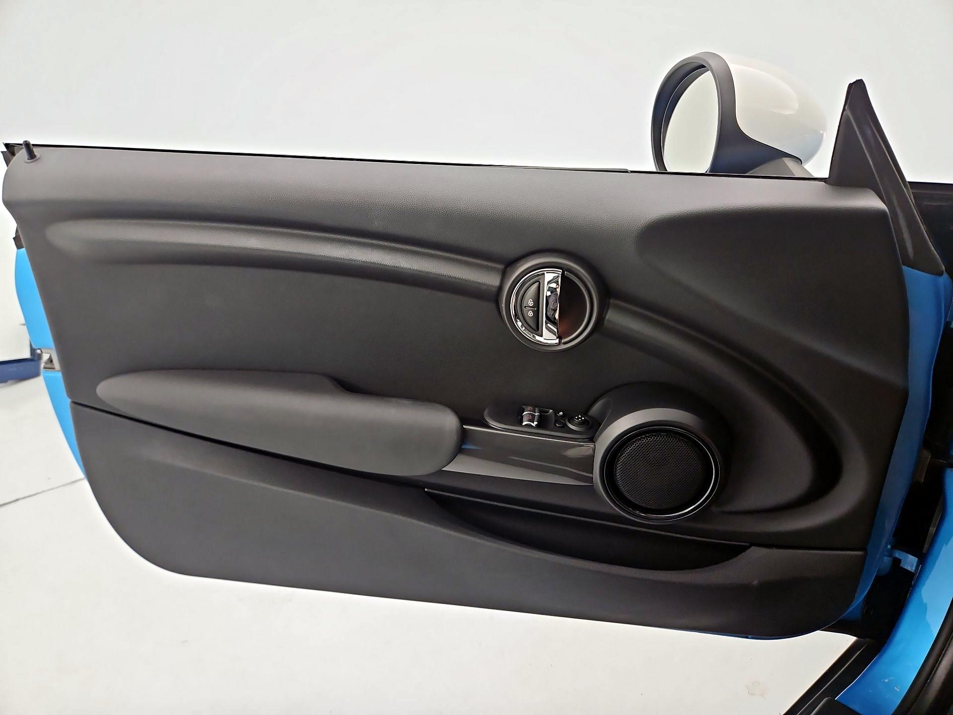 Thumbnail: 2016 MINI Cooper Hardtop - 12