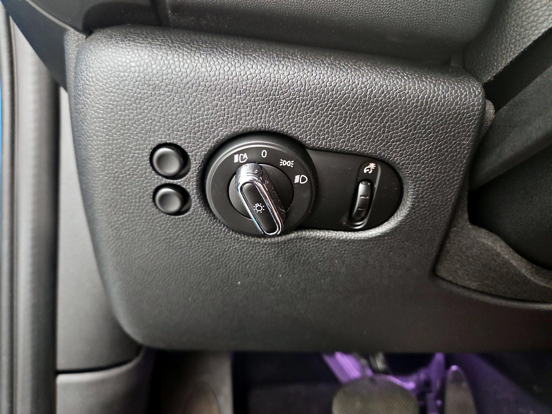 Thumbnail: 2016 MINI Cooper Hardtop - 13