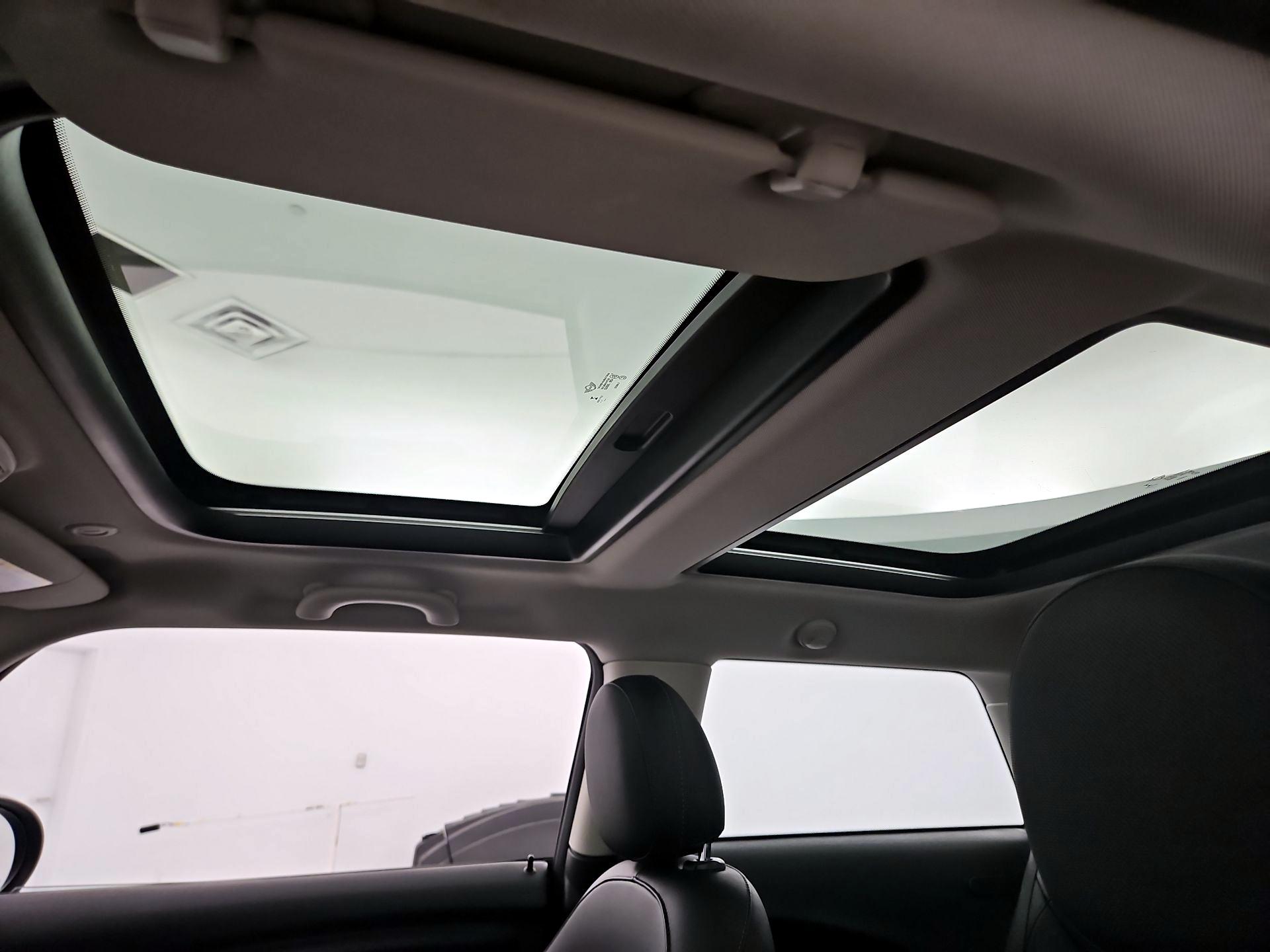 Thumbnail: 2016 MINI Cooper Hardtop - 18