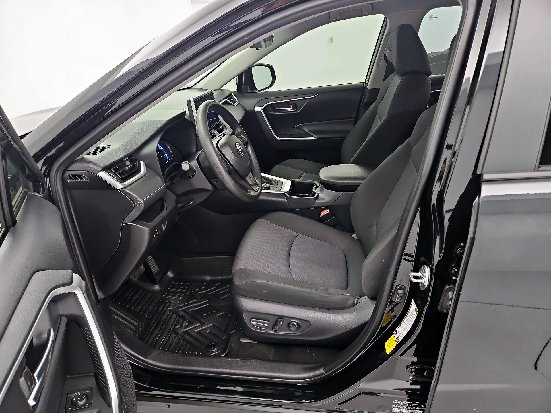 Thumbnail: 2025 Toyota RAV4 - 11