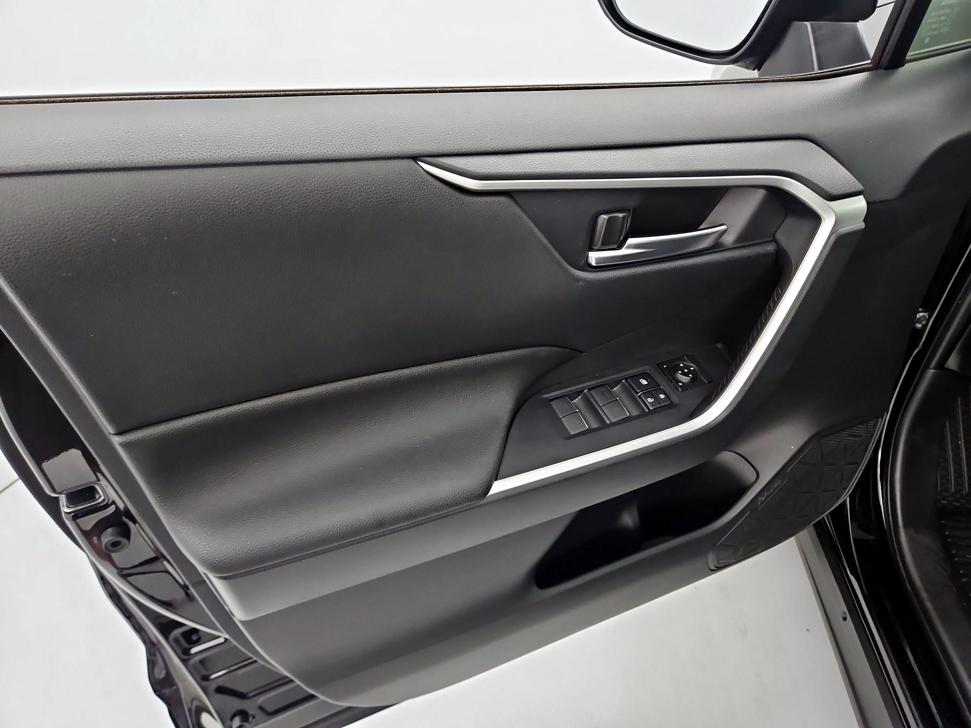 Thumbnail: 2025 Toyota RAV4 - 12