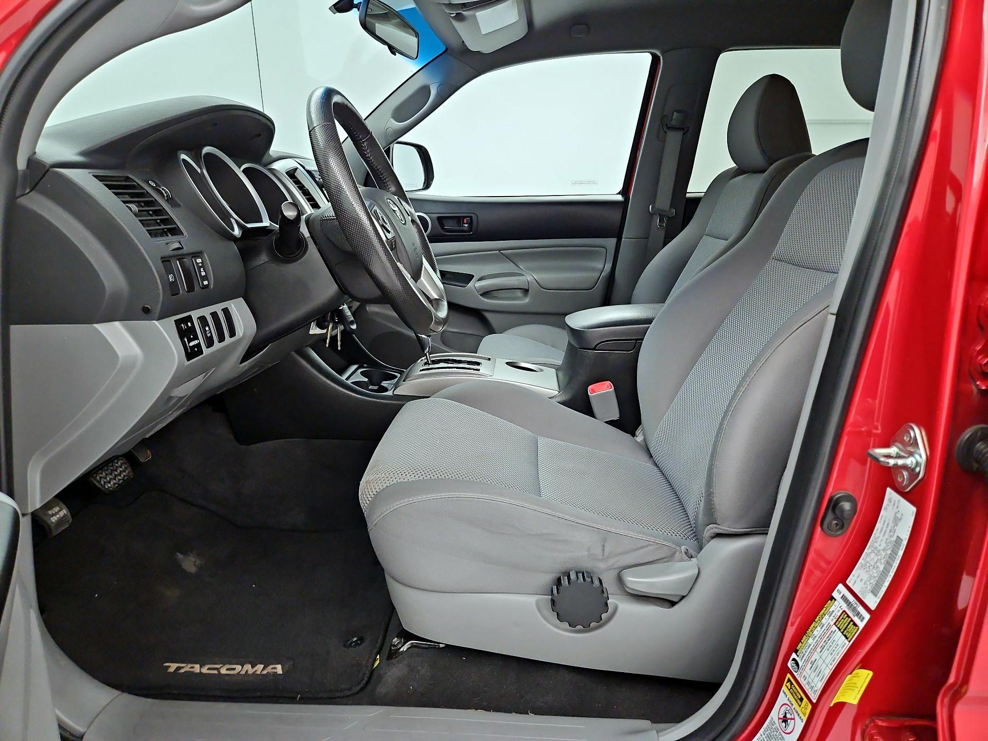 Thumbnail: 2015 Toyota Tacoma - 11