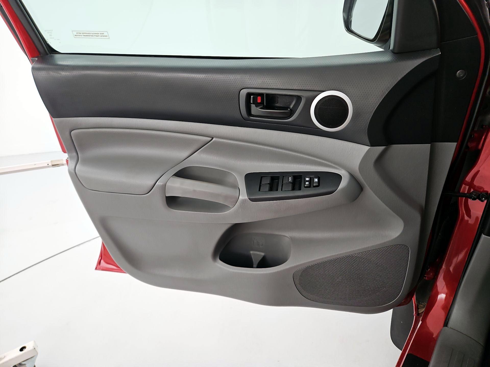 Thumbnail: 2015 Toyota Tacoma - 12