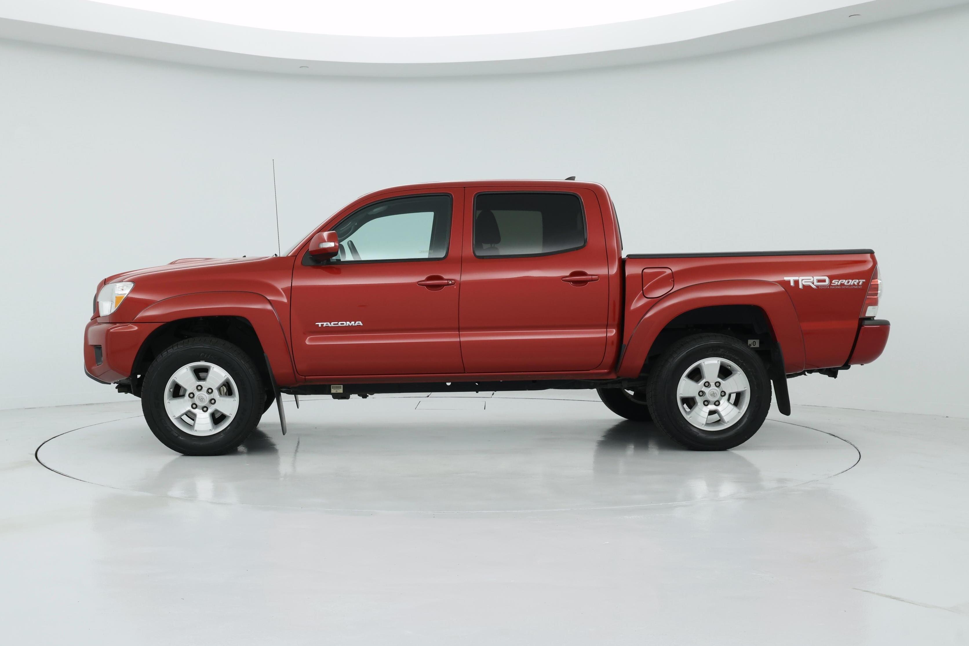 Thumbnail: 2015 Toyota Tacoma - 3