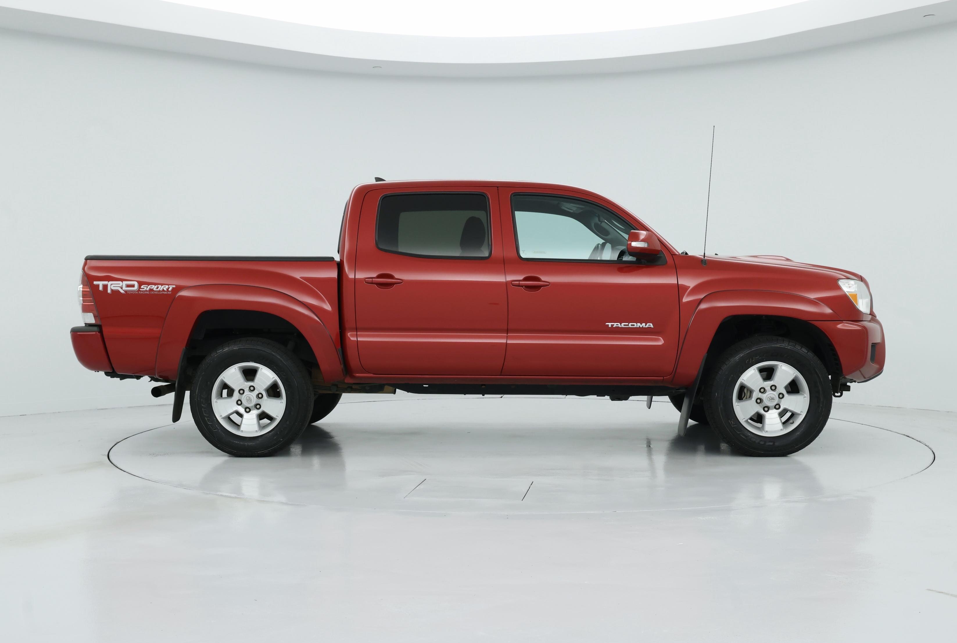 Thumbnail: 2015 Toyota Tacoma - 7