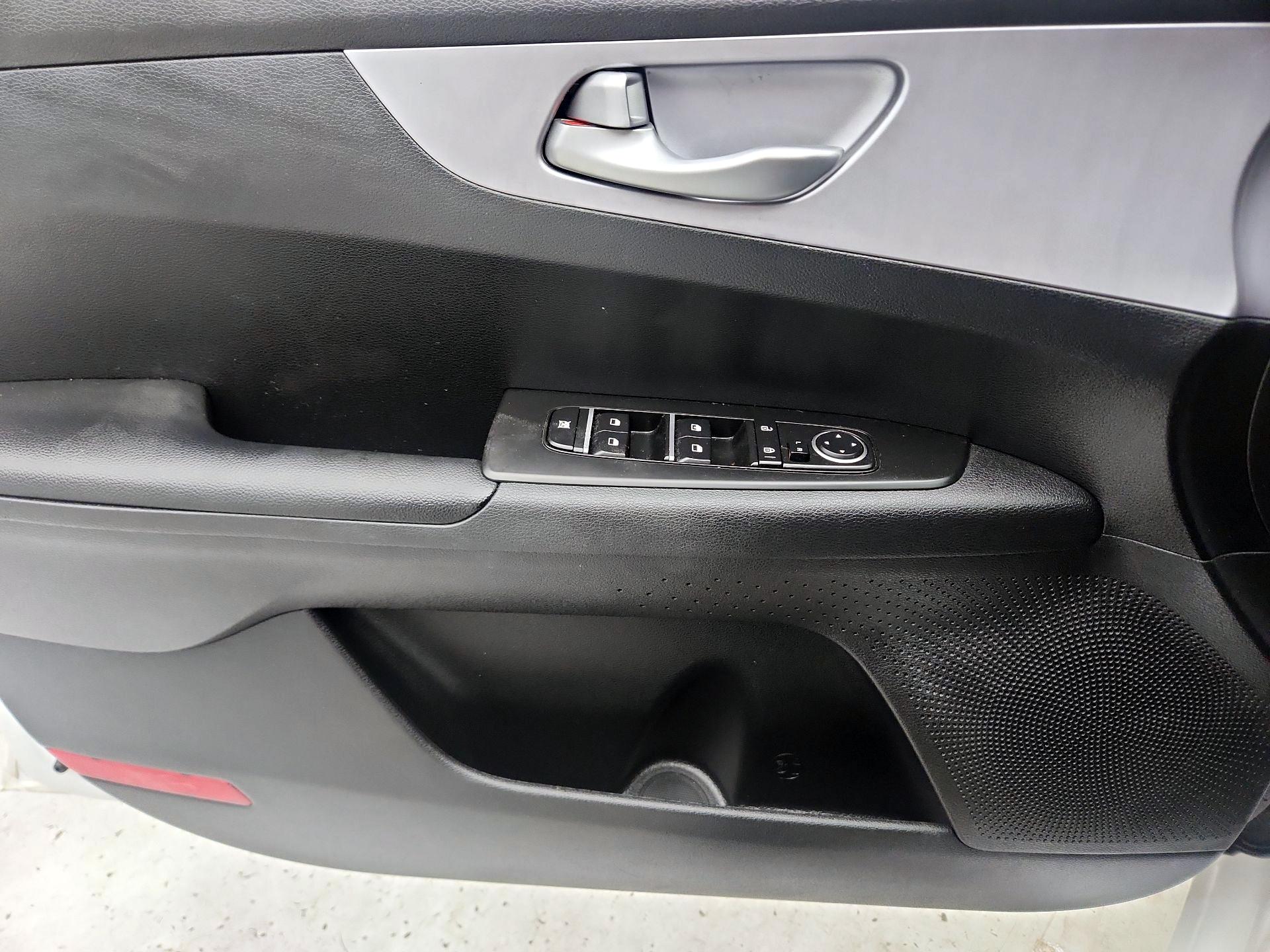 Thumbnail: 2024 Kia Forte - 12