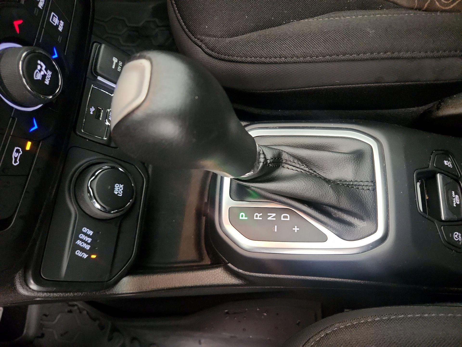 Thumbnail: 2023 Jeep Renegade - 18