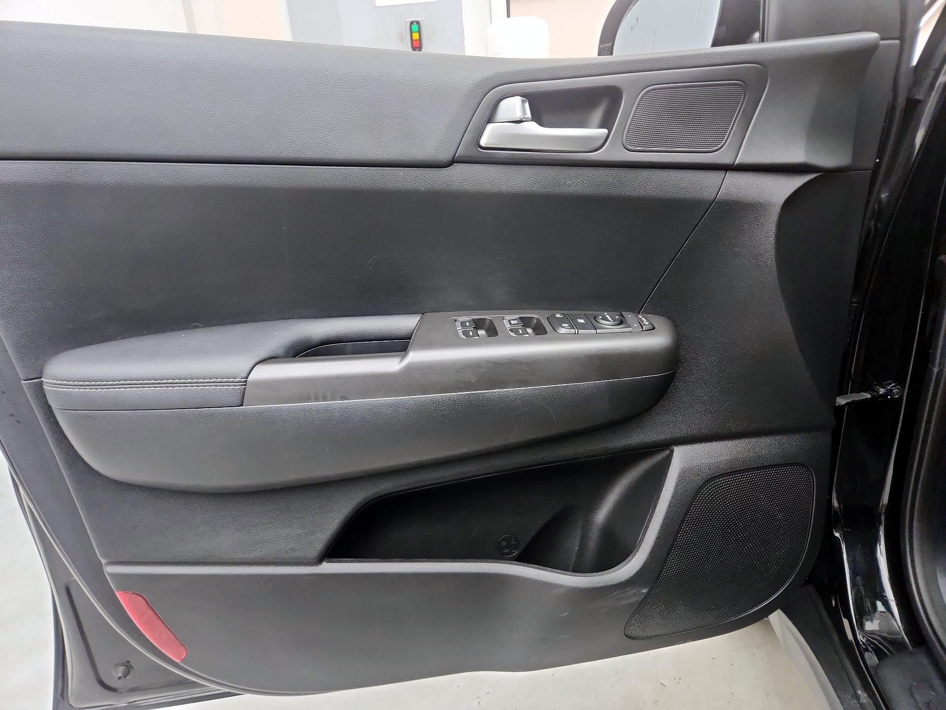 Thumbnail: 2020 Kia Sportage - 12