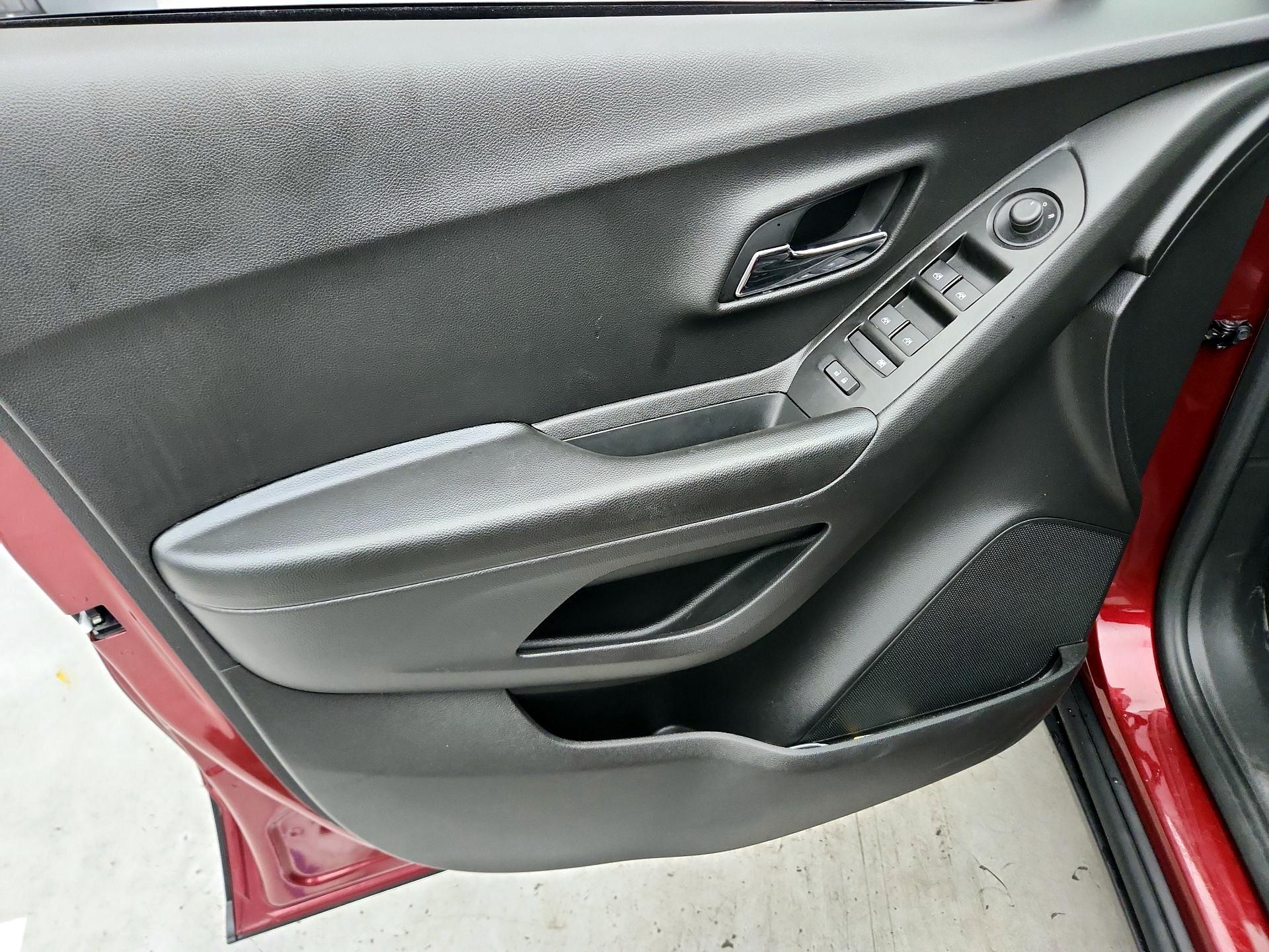 Thumbnail: 2021 Chevrolet Trax - 12