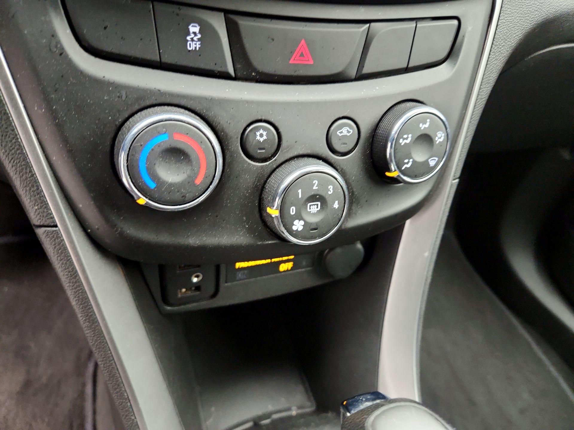 Thumbnail: 2021 Chevrolet Trax - 16