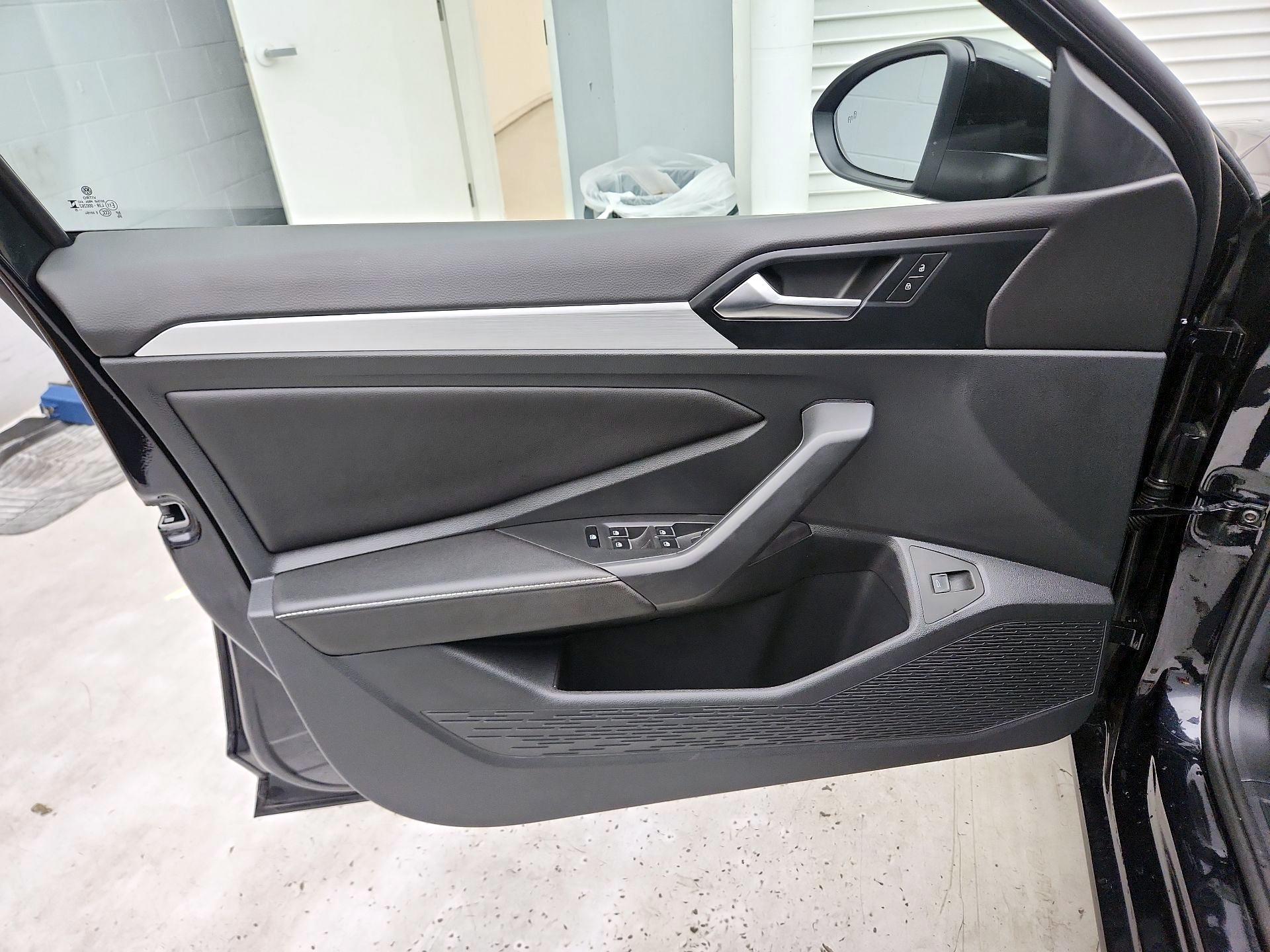 Thumbnail: 2025 Volkswagen Jetta - 12