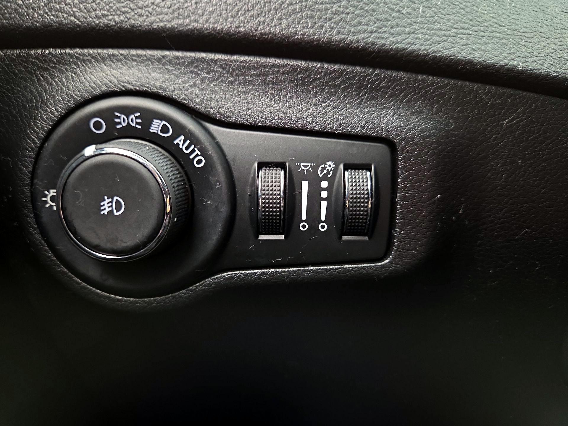 Thumbnail: 2020 Jeep Compass - 13