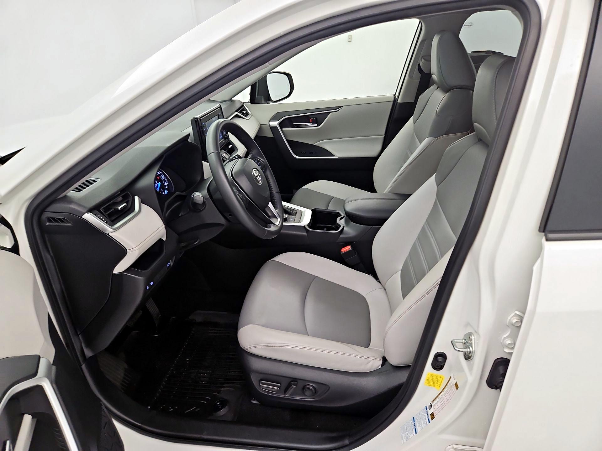 Thumbnail: 2022 Toyota RAV4 - 11