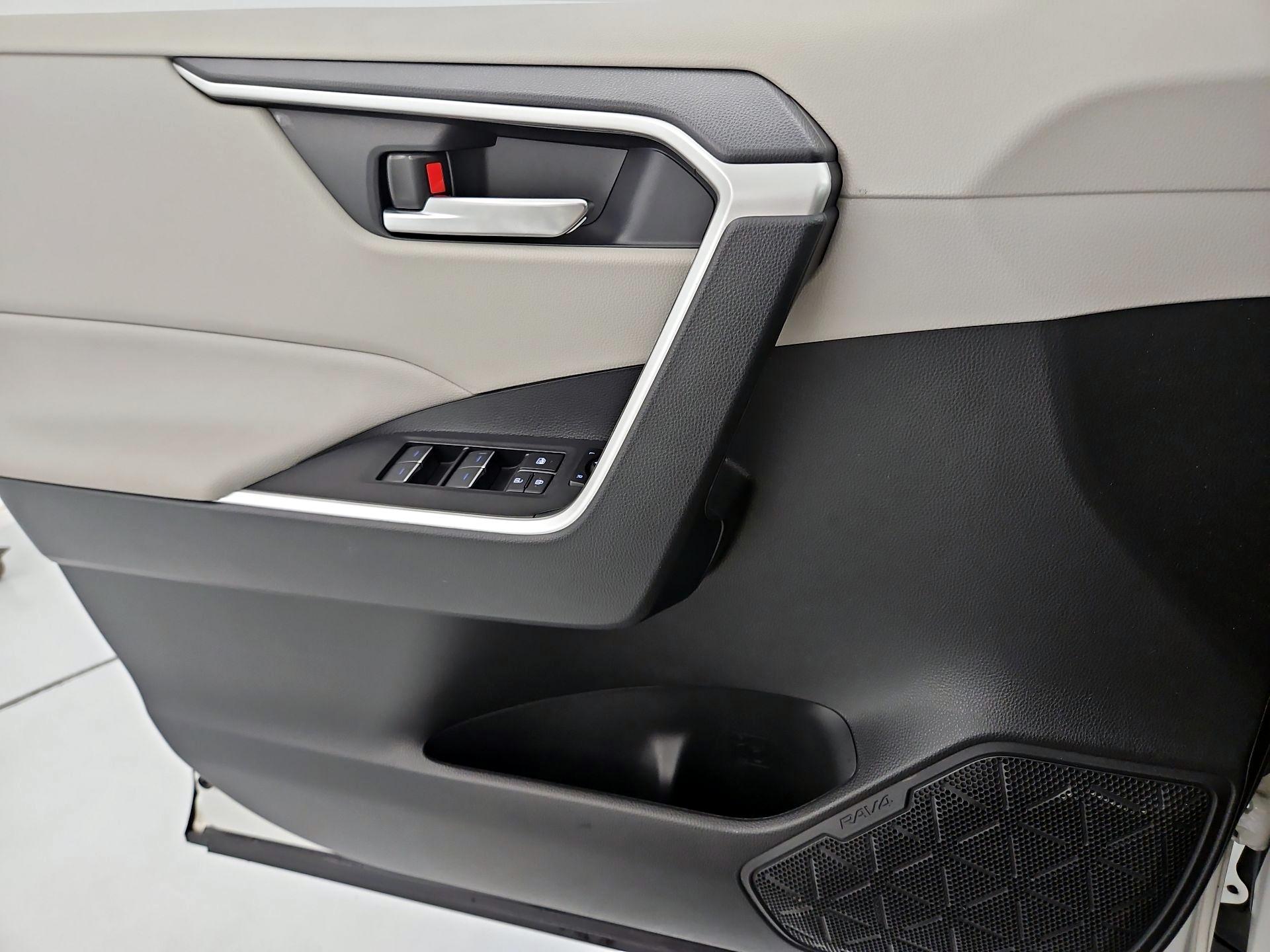 Thumbnail: 2022 Toyota RAV4 - 12