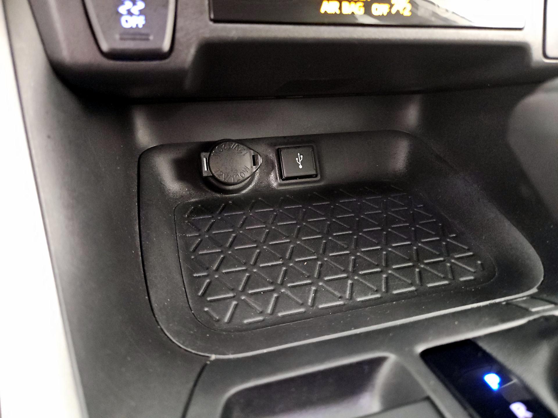 Thumbnail: 2022 Toyota RAV4 - 18