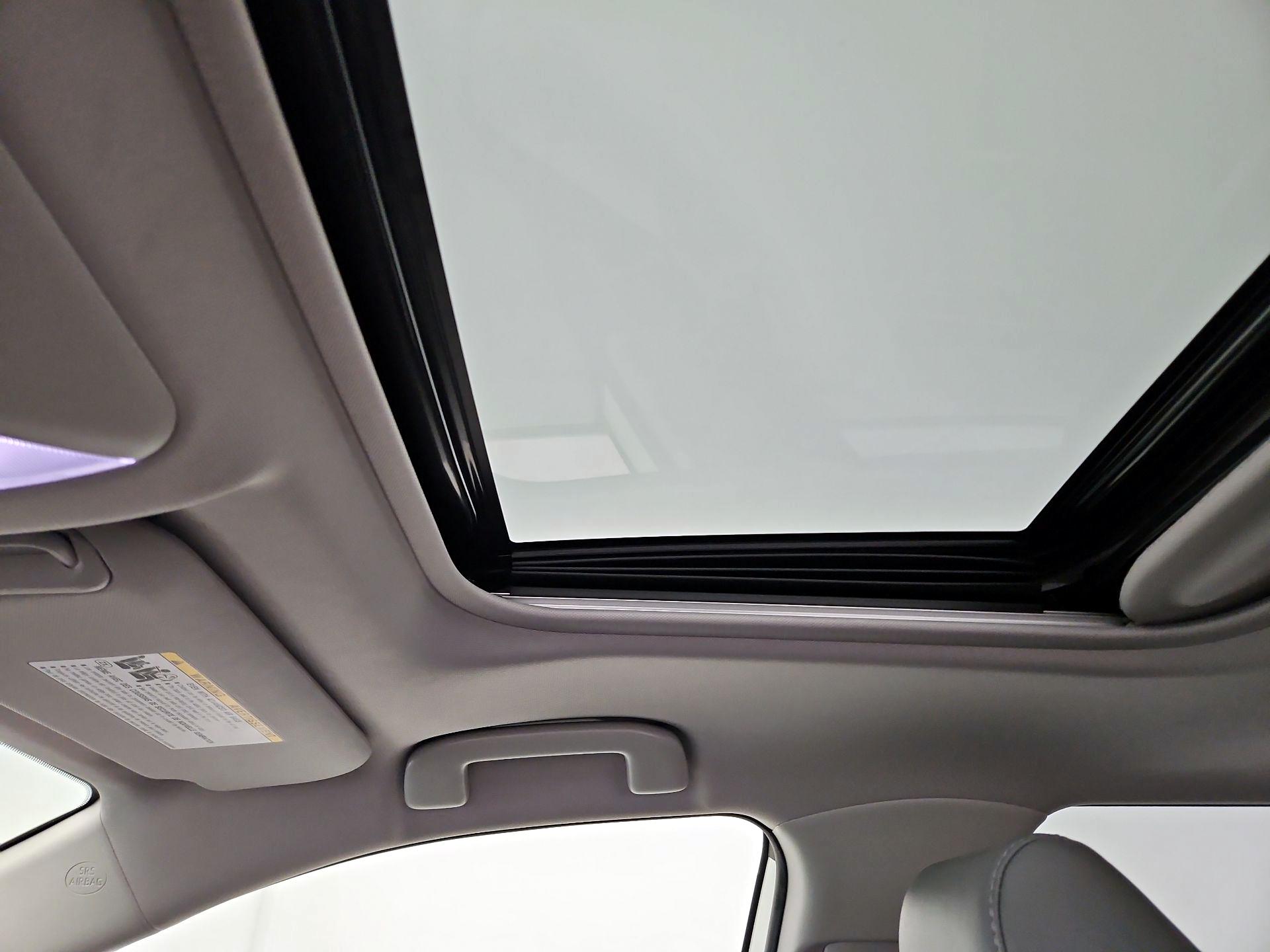 Thumbnail: 2022 Toyota RAV4 - 19