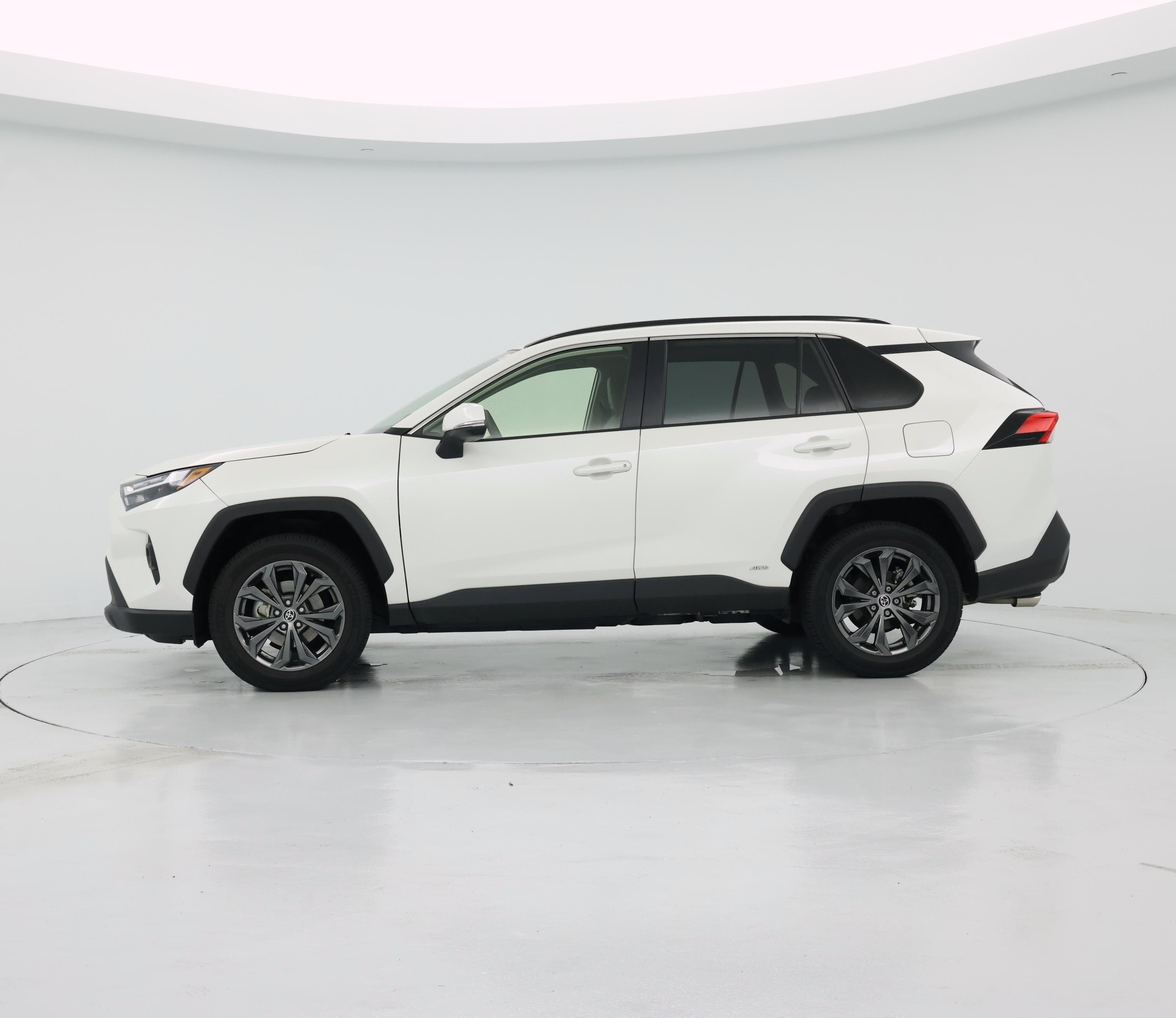 Thumbnail: 2022 Toyota RAV4 - 3