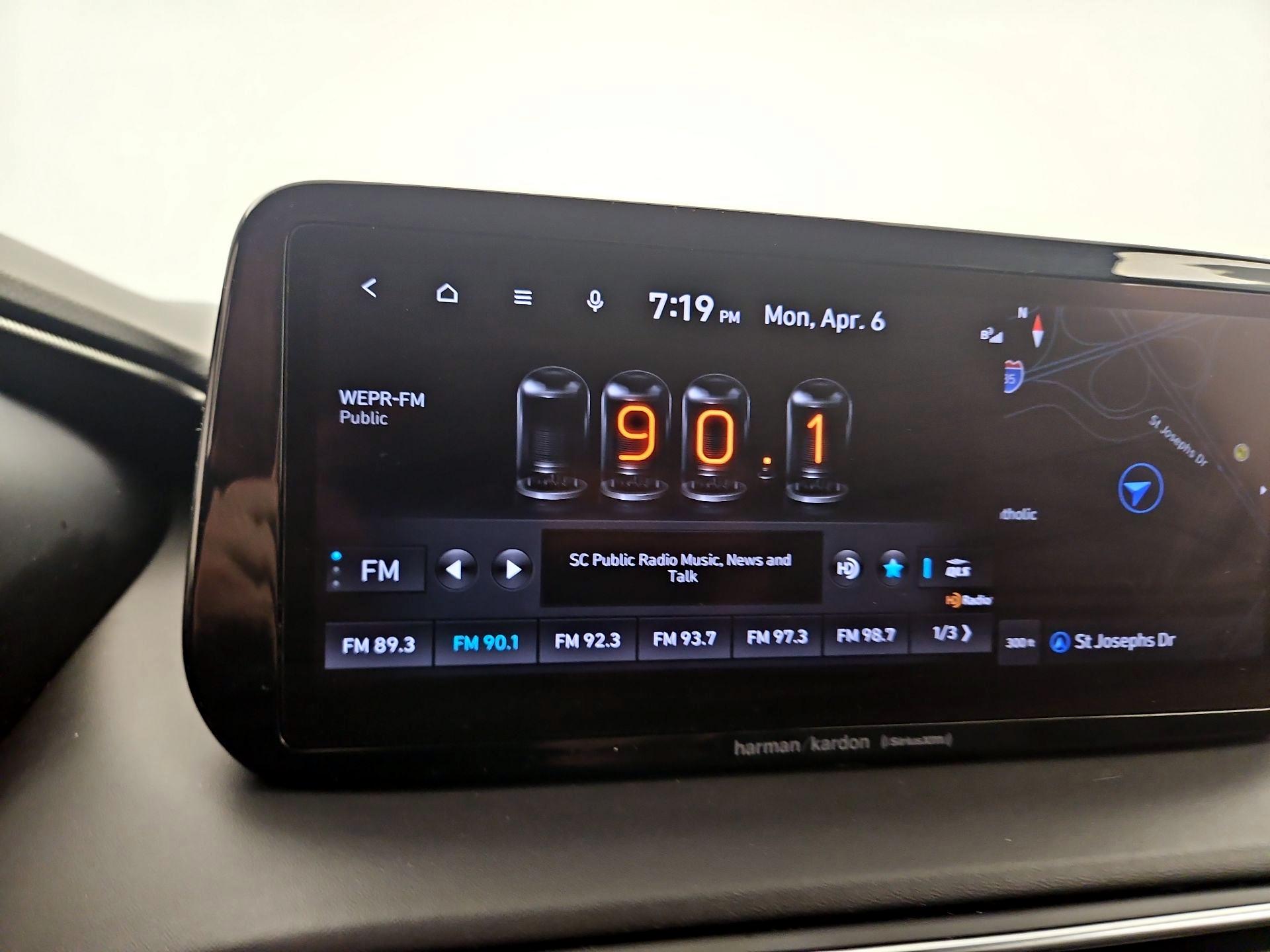 Thumbnail: 2022 Hyundai Santa Fe - 16