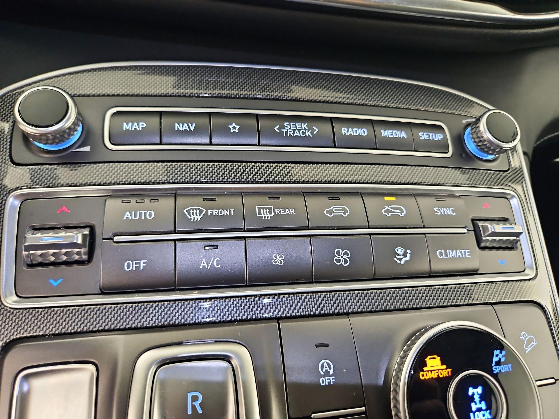 Thumbnail: 2022 Hyundai Santa Fe - 17