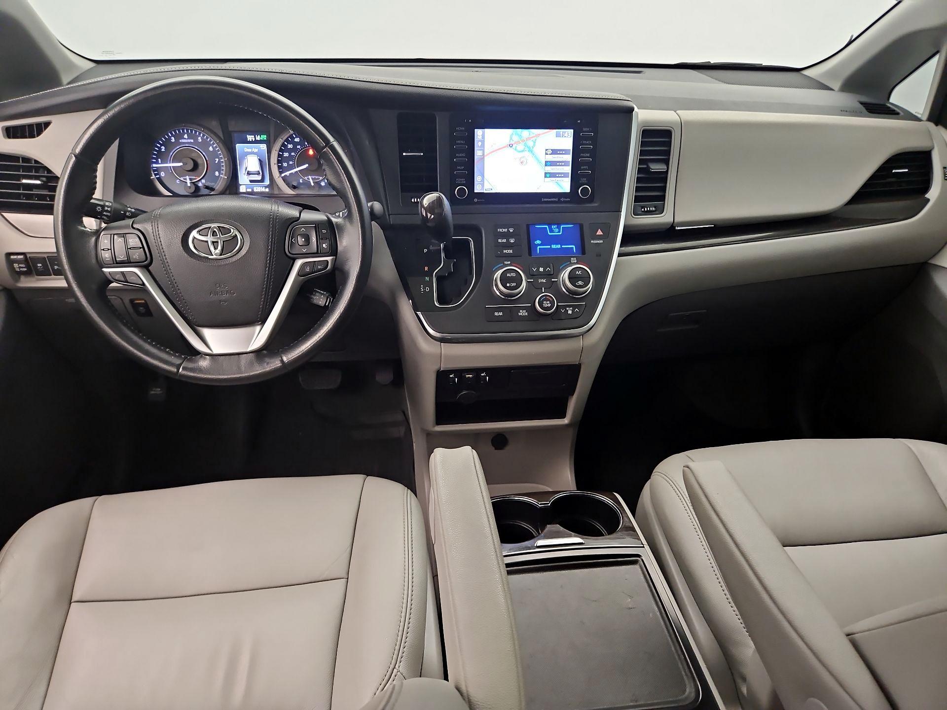 Thumbnail: 2018 Toyota Sienna - 9
