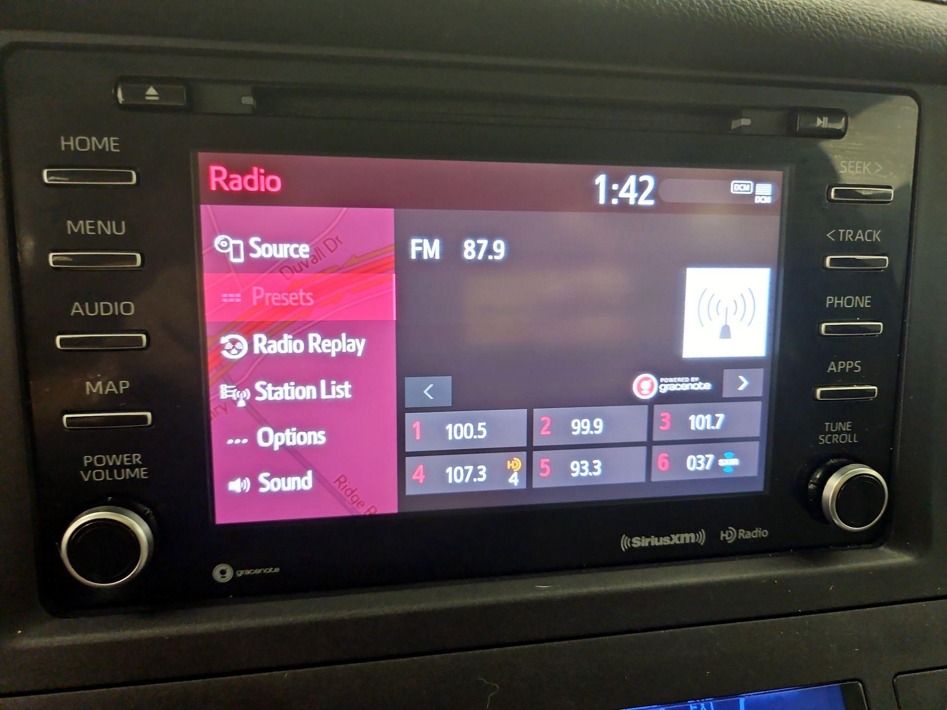 Thumbnail: 2018 Toyota Sienna - 16