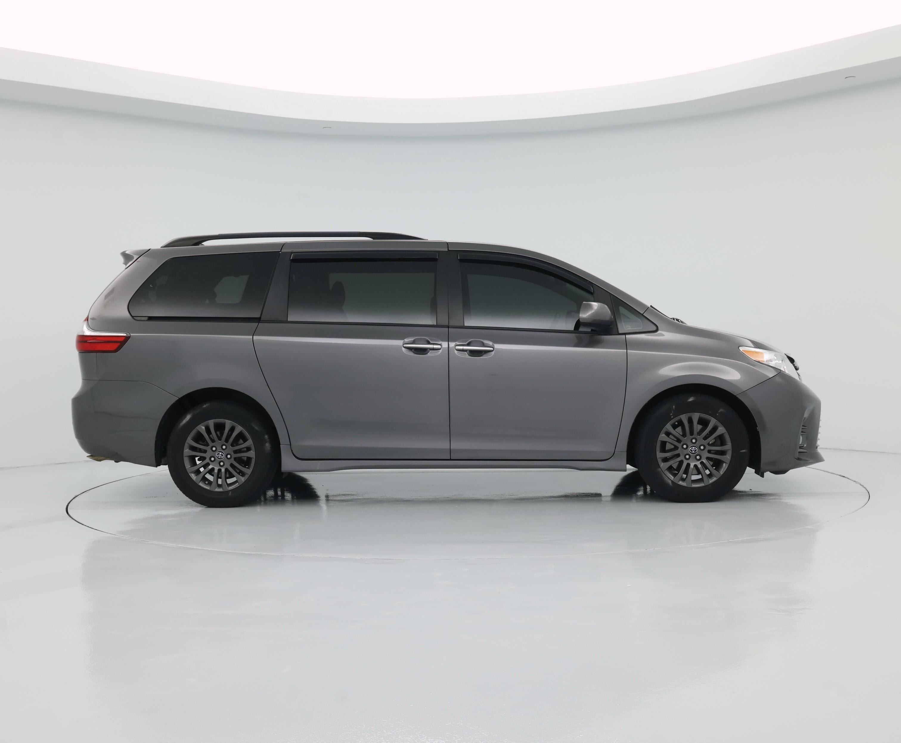Thumbnail: 2018 Toyota Sienna - 7