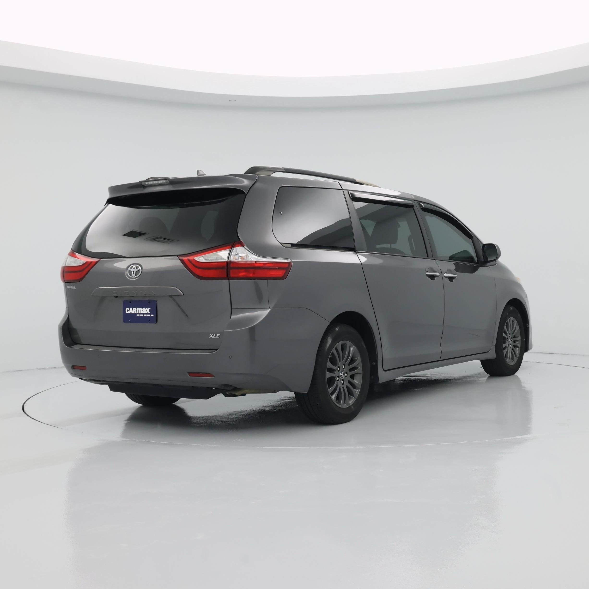 Thumbnail: 2018 Toyota Sienna - 8