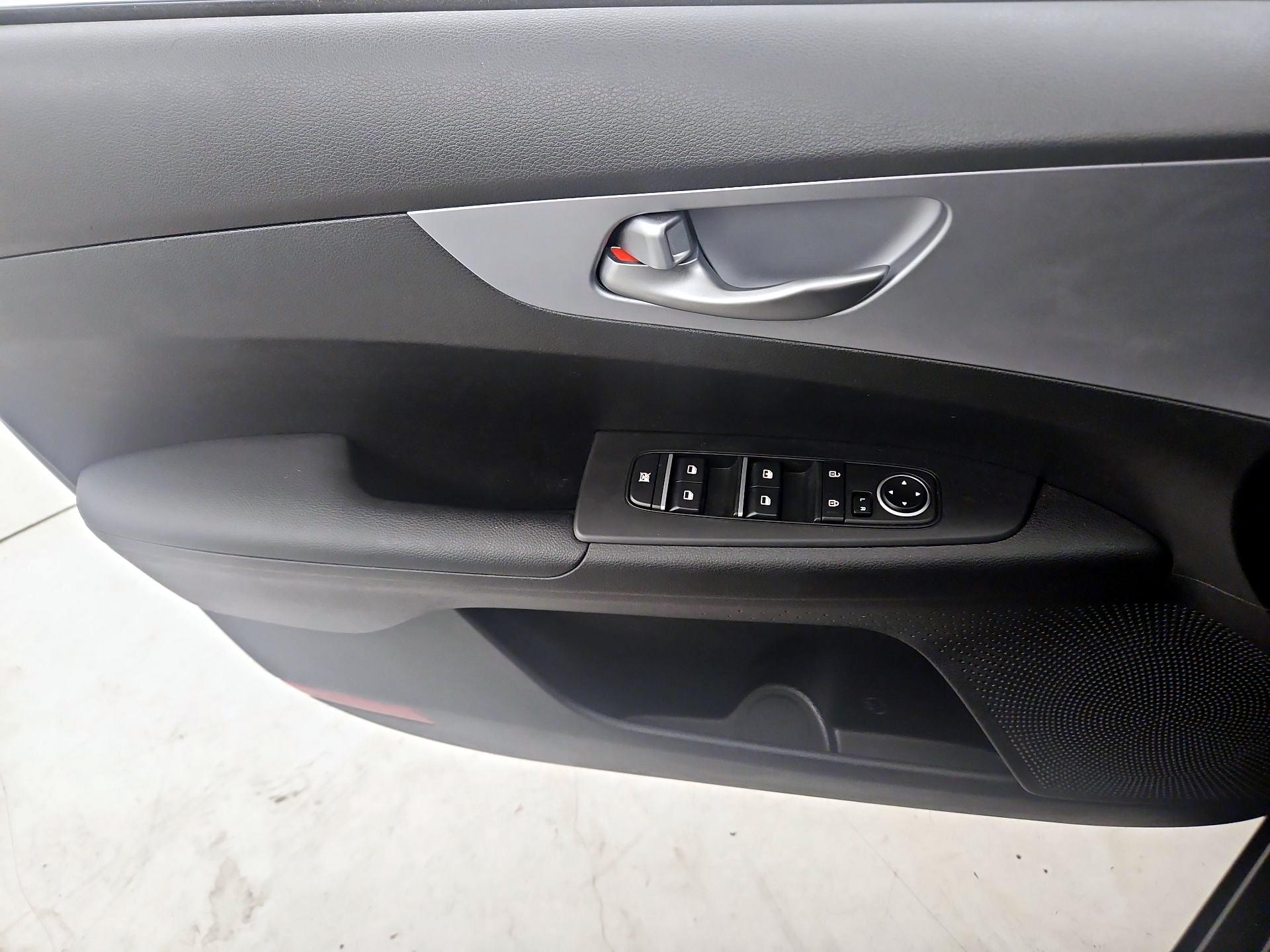 Thumbnail: 2023 Kia Forte - 12