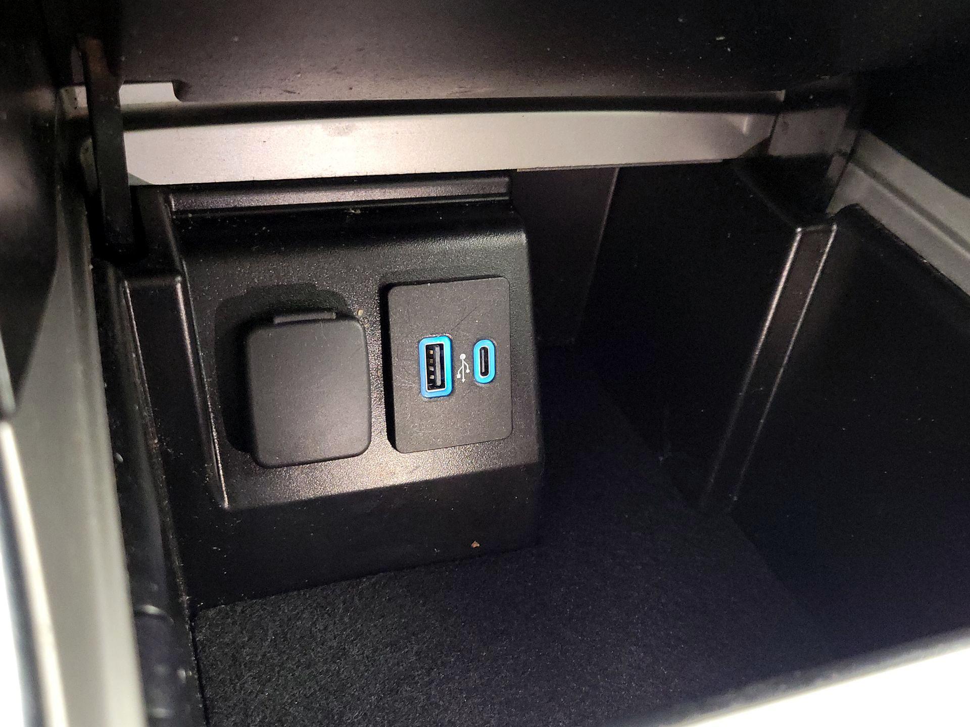 Thumbnail: 2022 Ford Explorer - 18