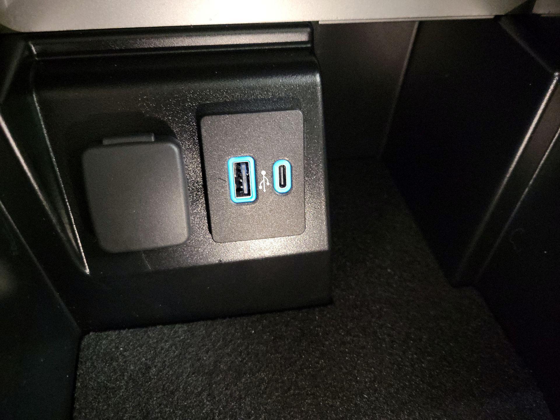 Thumbnail: 2022 Ford Explorer - 19