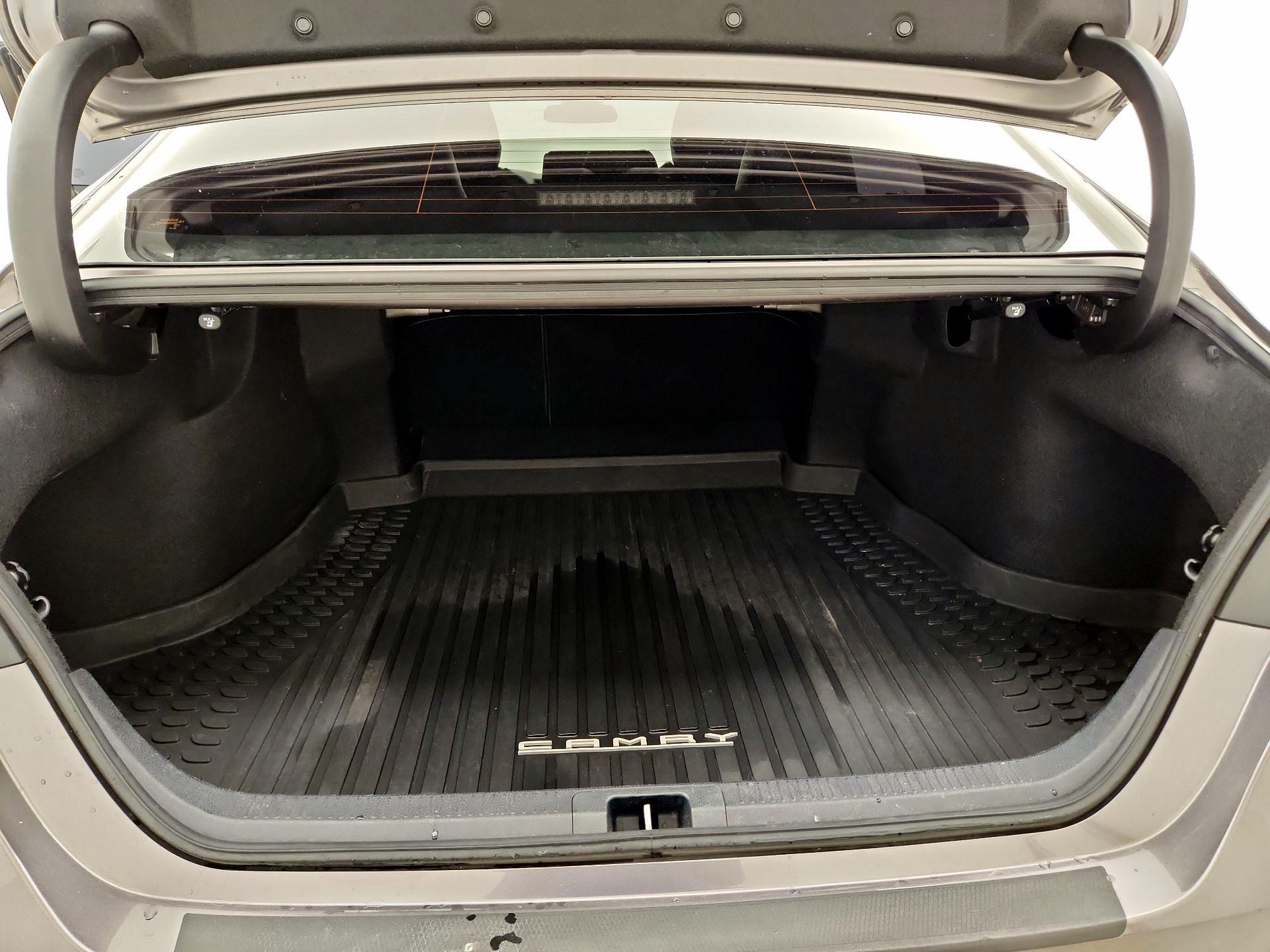 Thumbnail: 2020 Toyota Camry - 20