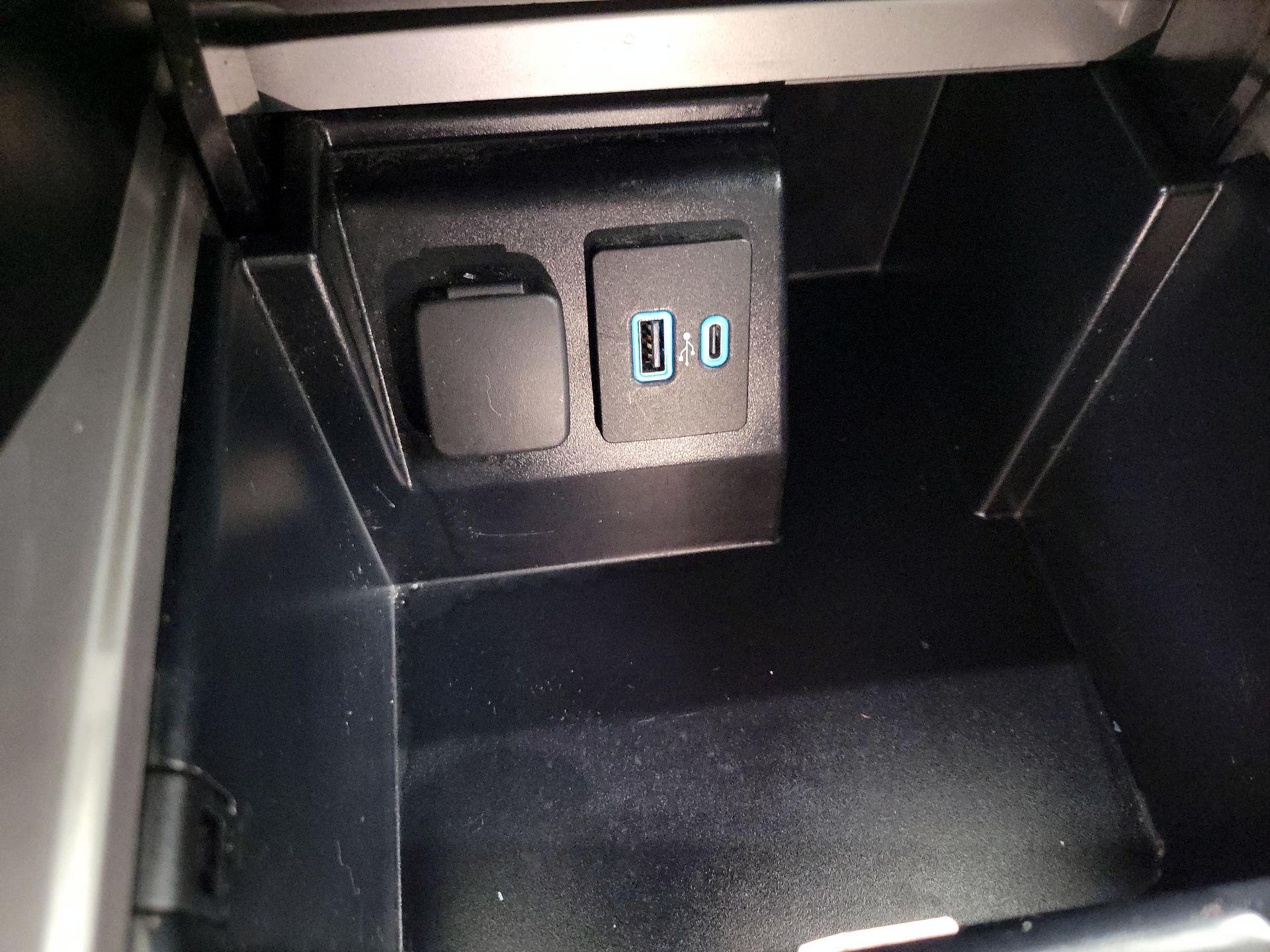 Thumbnail: 2022 Ford Explorer - 19