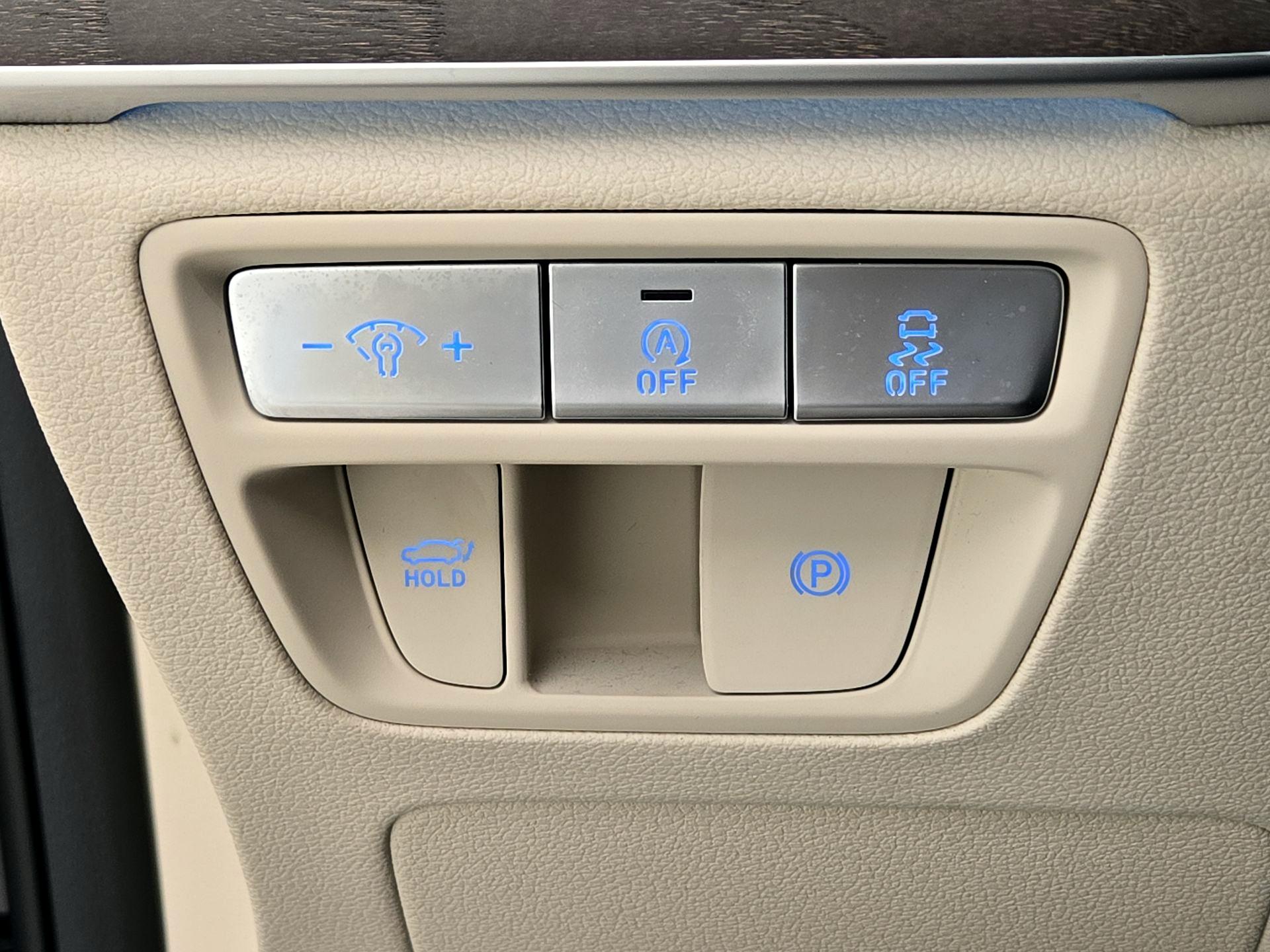 Thumbnail: 2023 Genesis G80 - 13