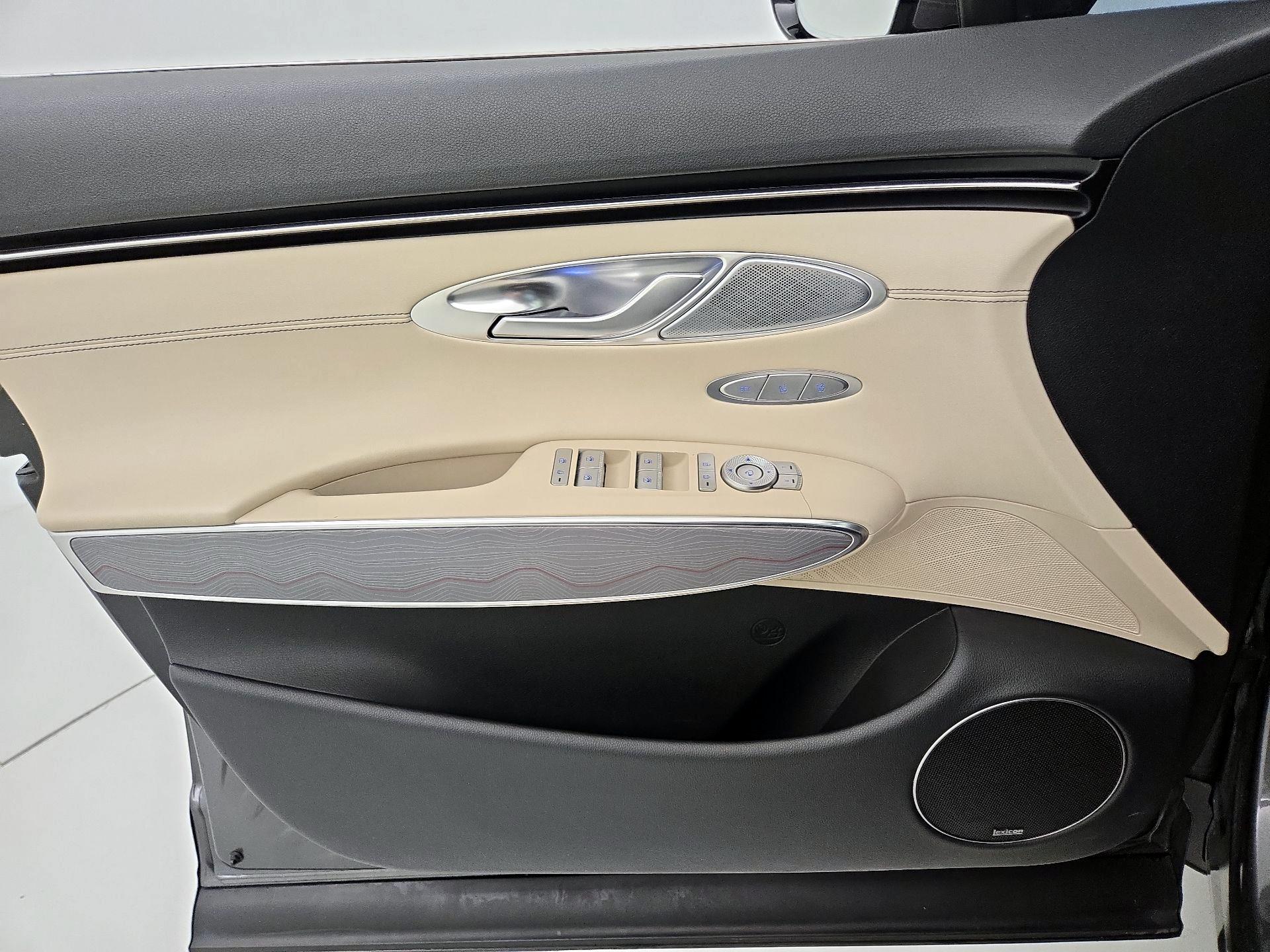 Thumbnail: 2022 Genesis GV70 - 12