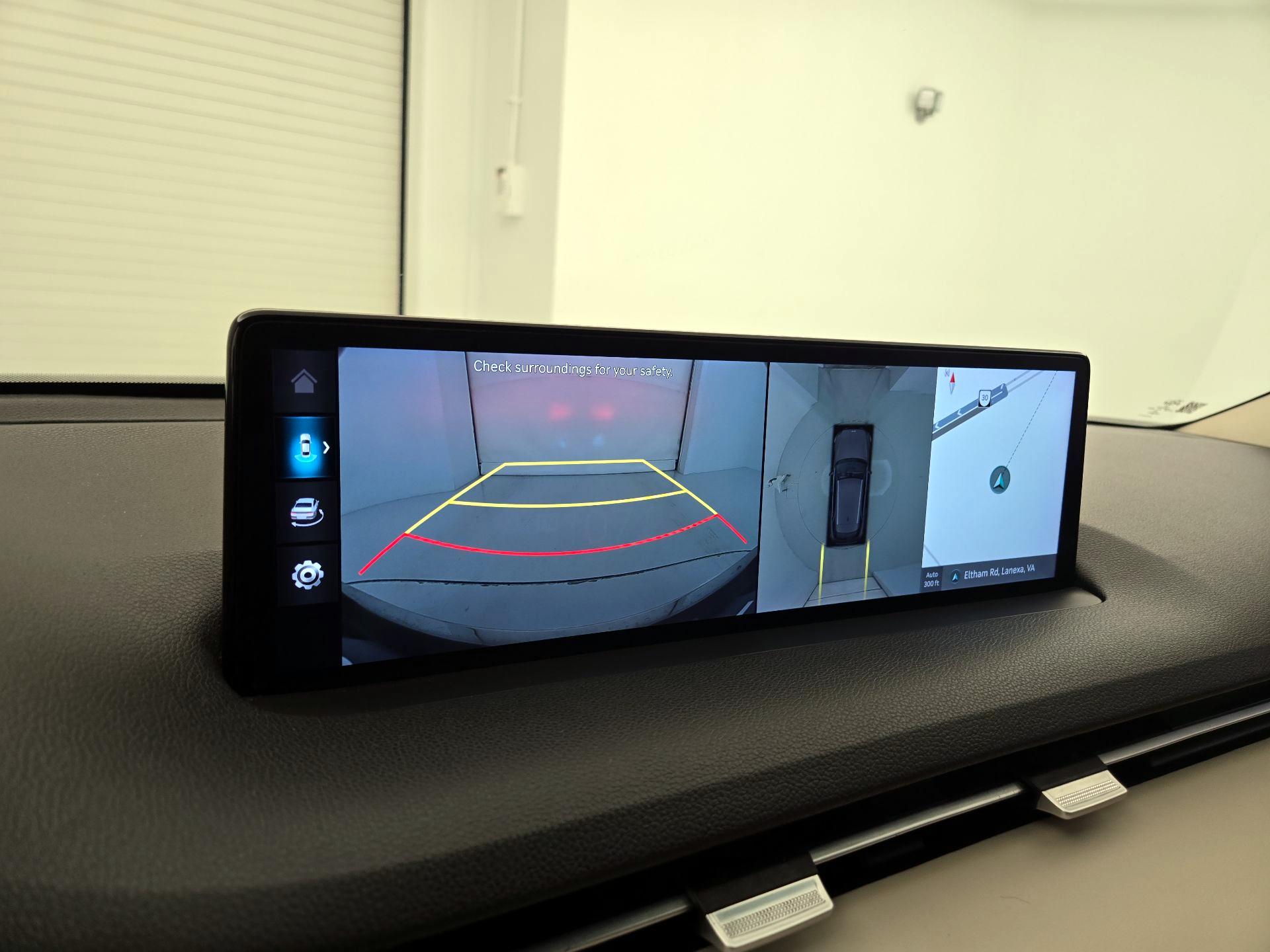 Thumbnail: 2022 Genesis GV70 - 15