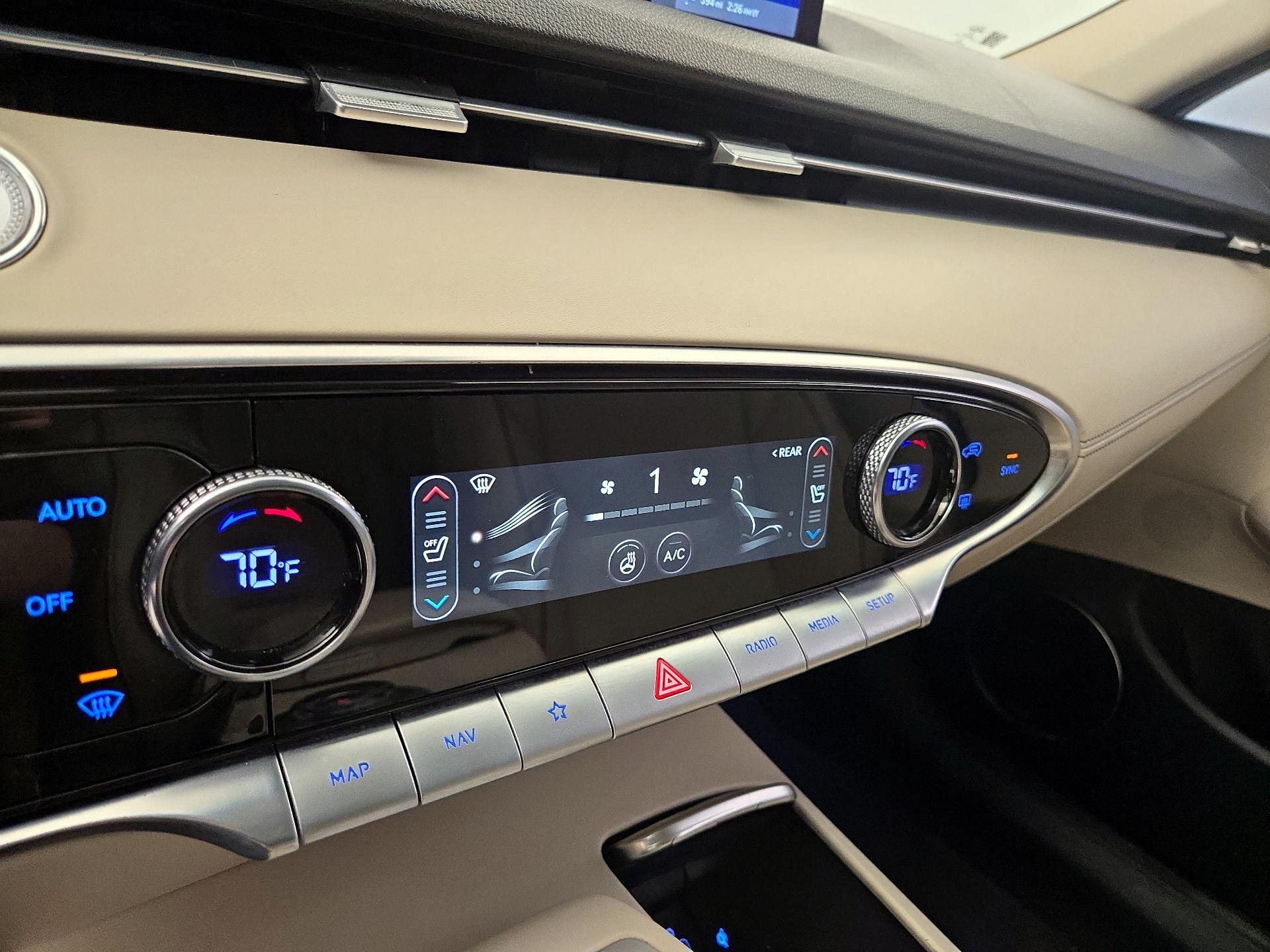 Thumbnail: 2022 Genesis GV70 - 17