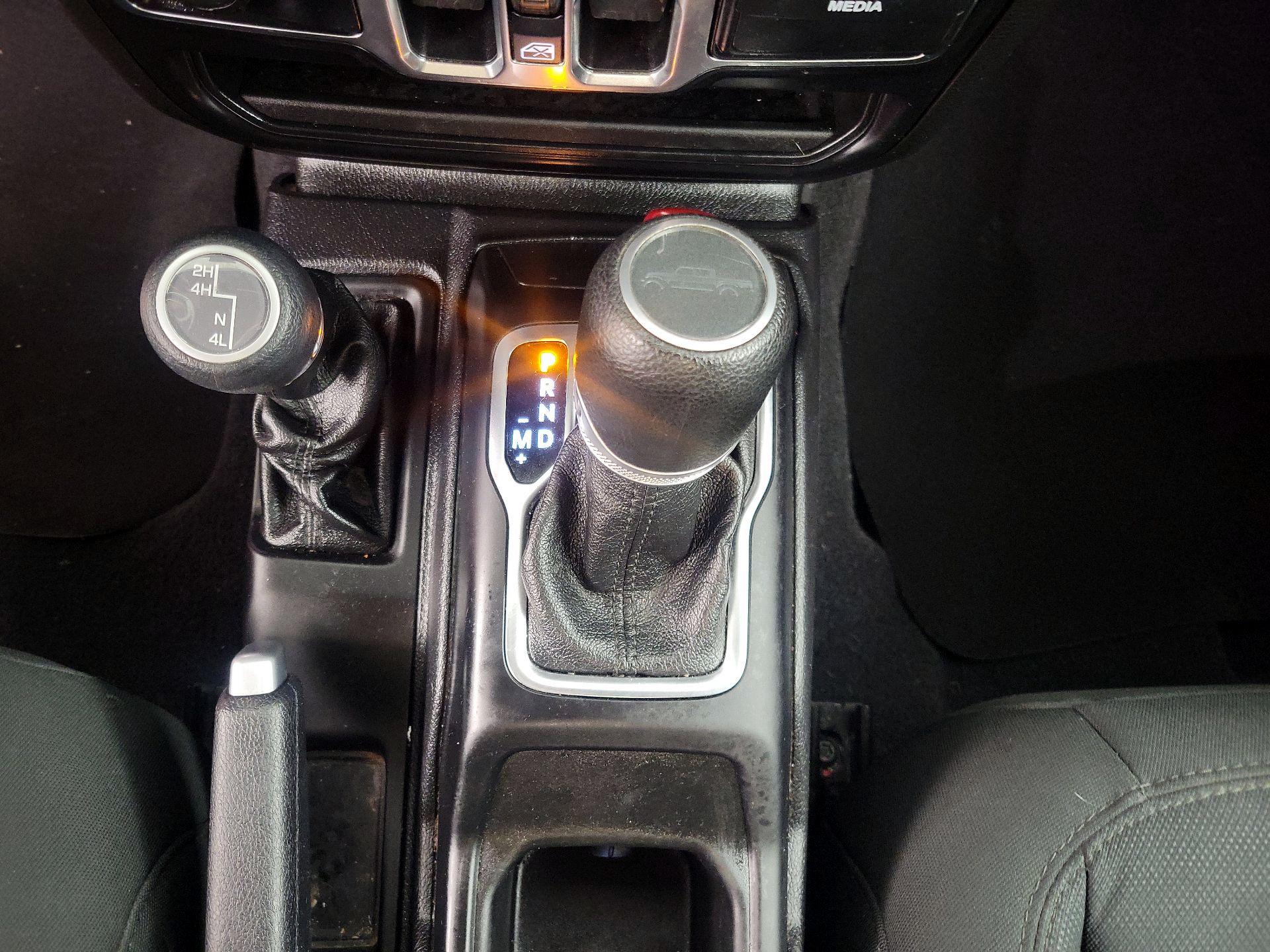 Thumbnail: 2020 Jeep Gladiator - 17