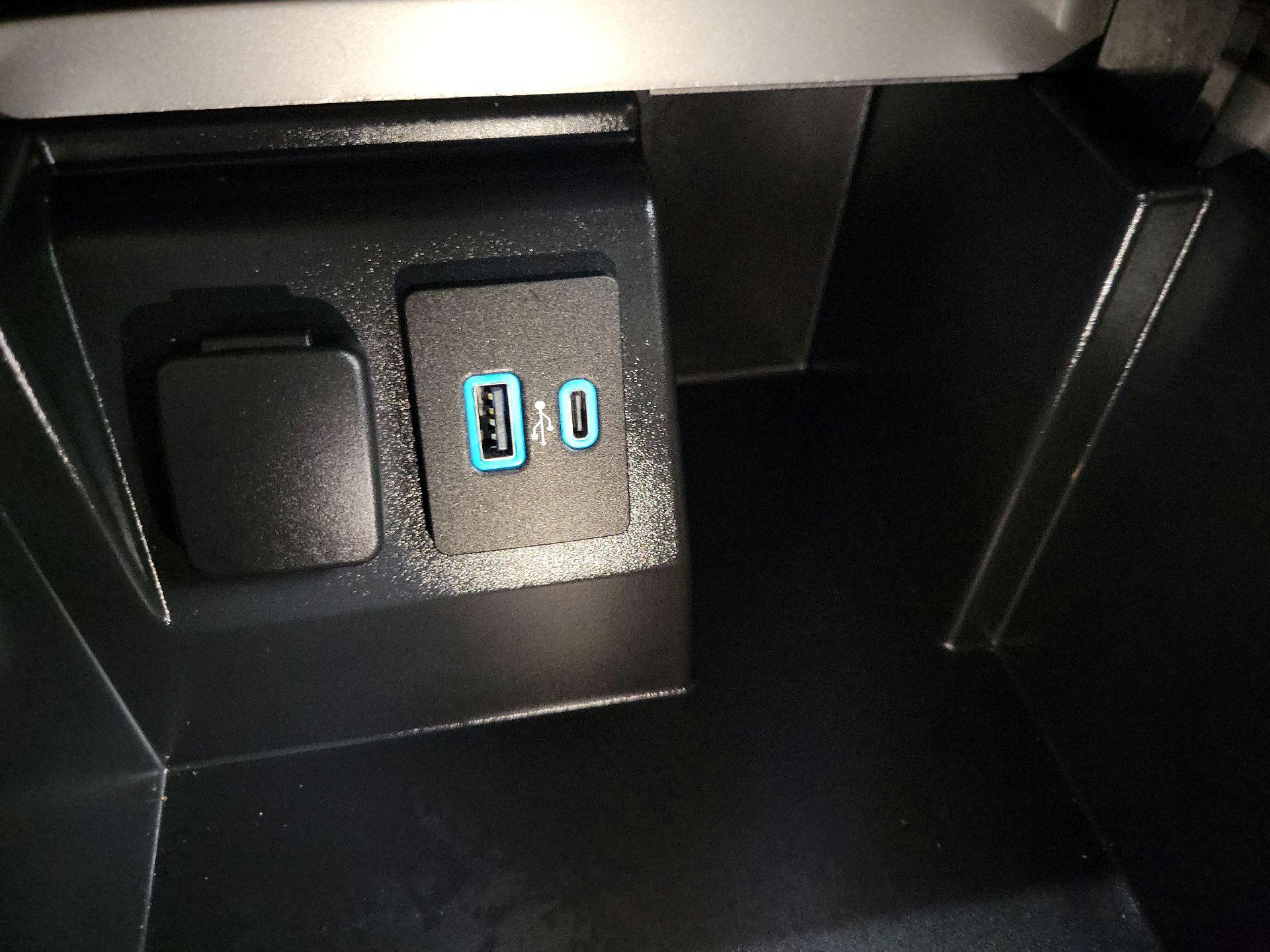 Thumbnail: 2021 Ford Explorer - 19