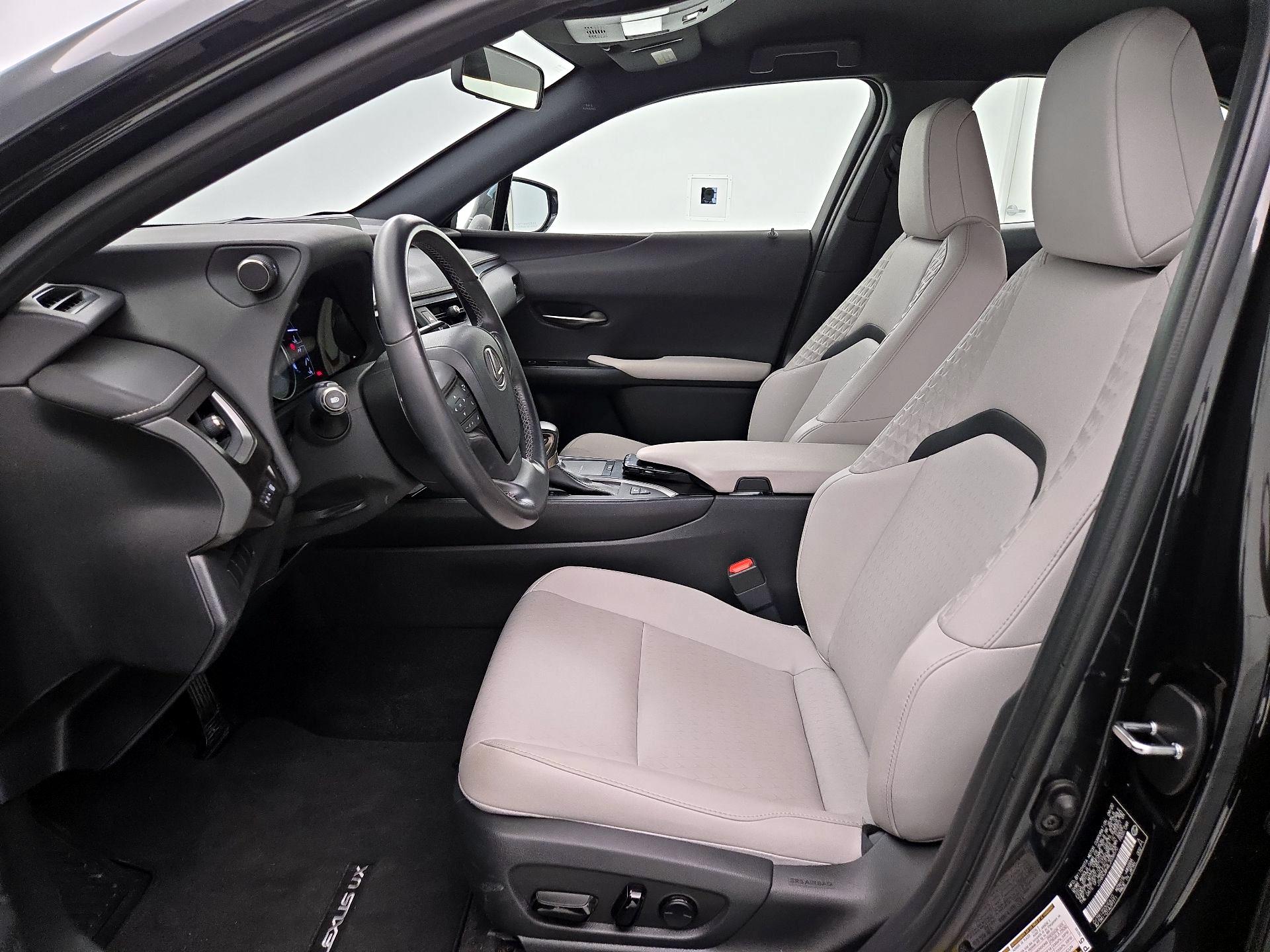 Thumbnail: 2020 Lexus UX - 11