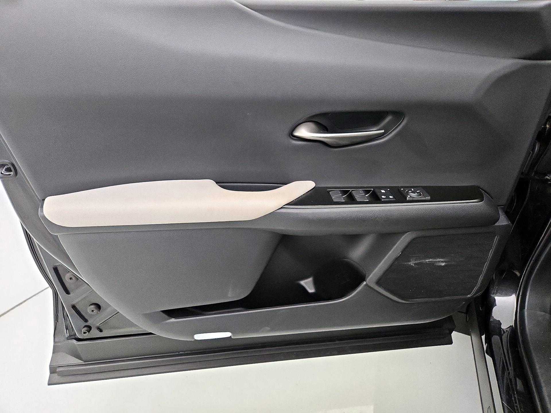 Thumbnail: 2020 Lexus UX - 12