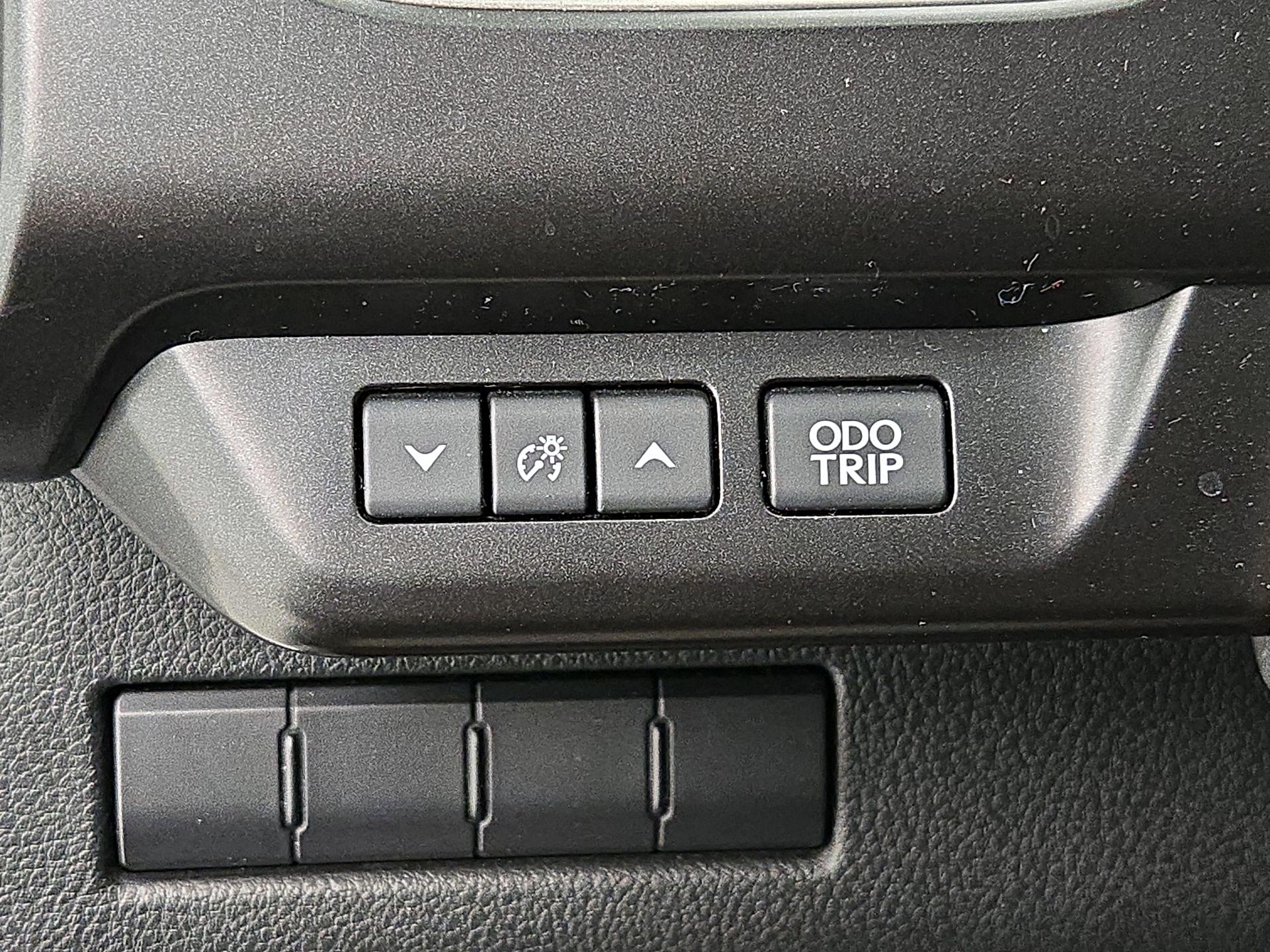 Thumbnail: 2020 Lexus UX - 13