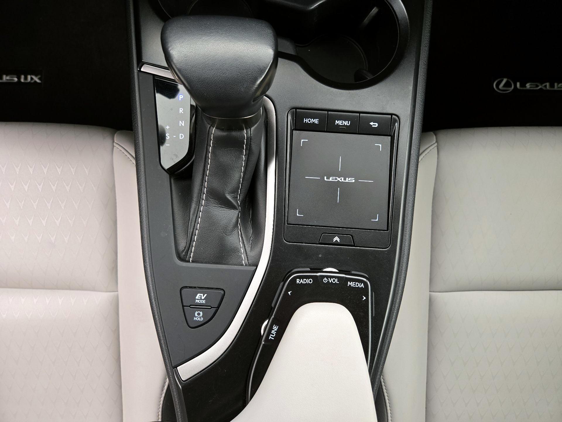 Thumbnail: 2020 Lexus UX - 17